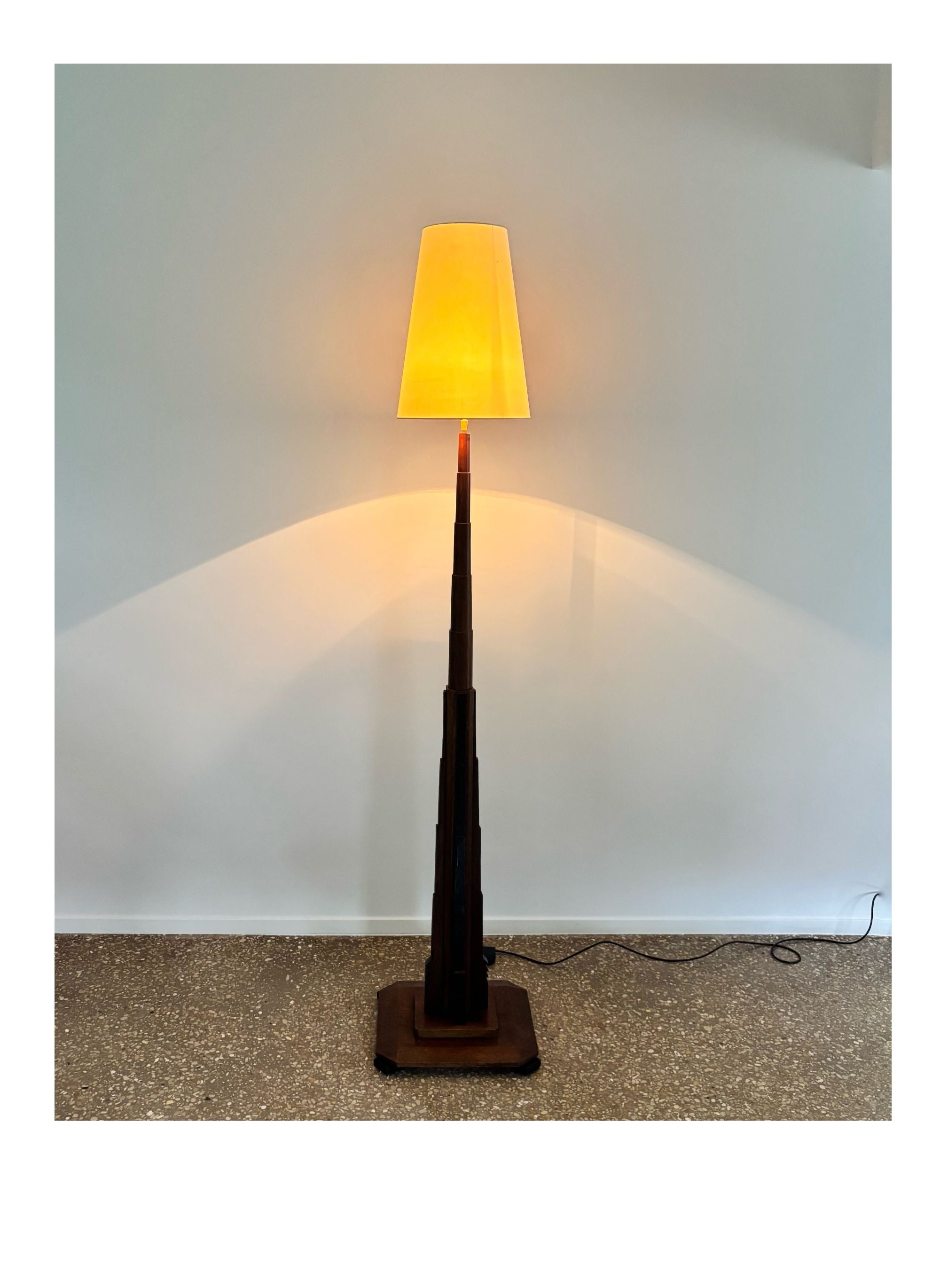 Amsterdam_School_Art_Deco_Sculptural_Oak_Floor_Lamp,_Netherlands,_1930s