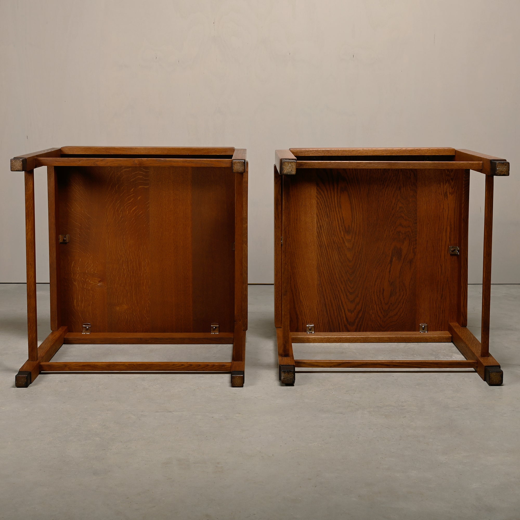 Set_of_2_Amsterdam_School_Oak_Side_Tables,_1930s,_Netherlands