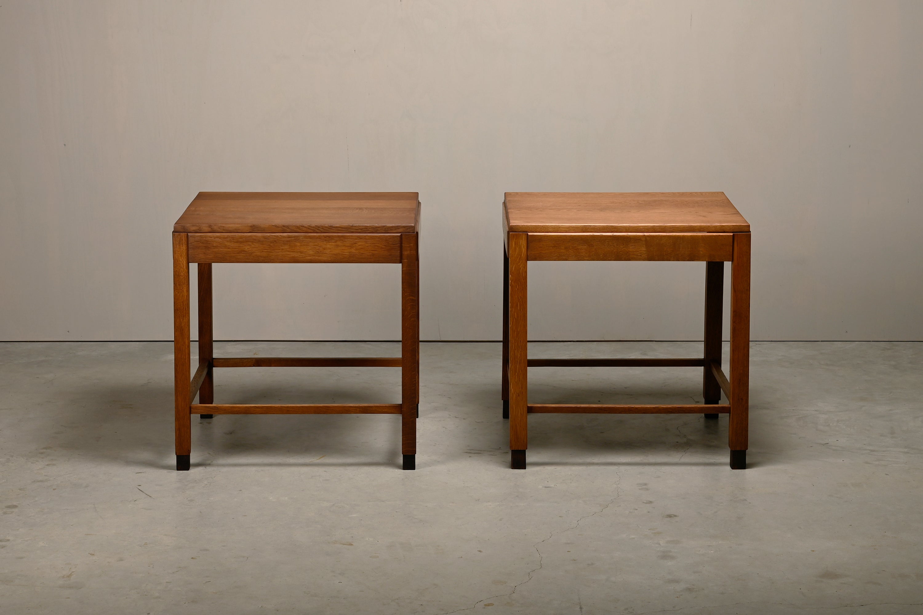 Set_of_2_Amsterdam_School_Oak_Side_Tables,_1930s,_Netherlands