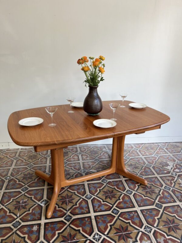 Dyrlund_Teak_Oval_Extendable_Dining_Table,_Denmark_1960s