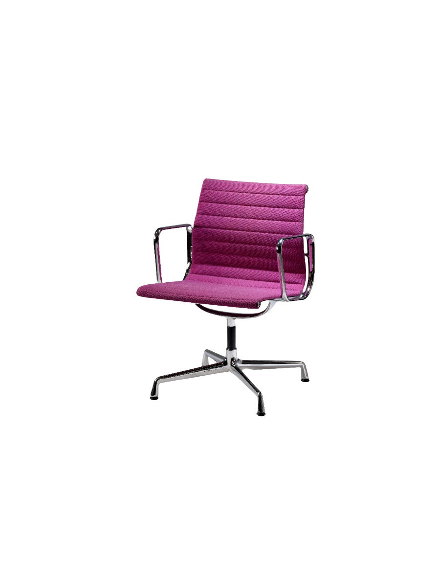 EA108_Aluminium_Chair_by_Charles_and_Ray_Eames_for_Vitra,_1958_Design,_USA