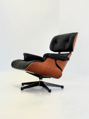 1956_Eames_Lounge_Chair_by_Charles_and_Ray_Eames_for_Vitra,_2004_Production