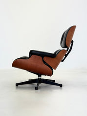 1956_Eames_Lounge_Chair_by_Charles_and_Ray_Eames_for_Vitra,_2004_Production
