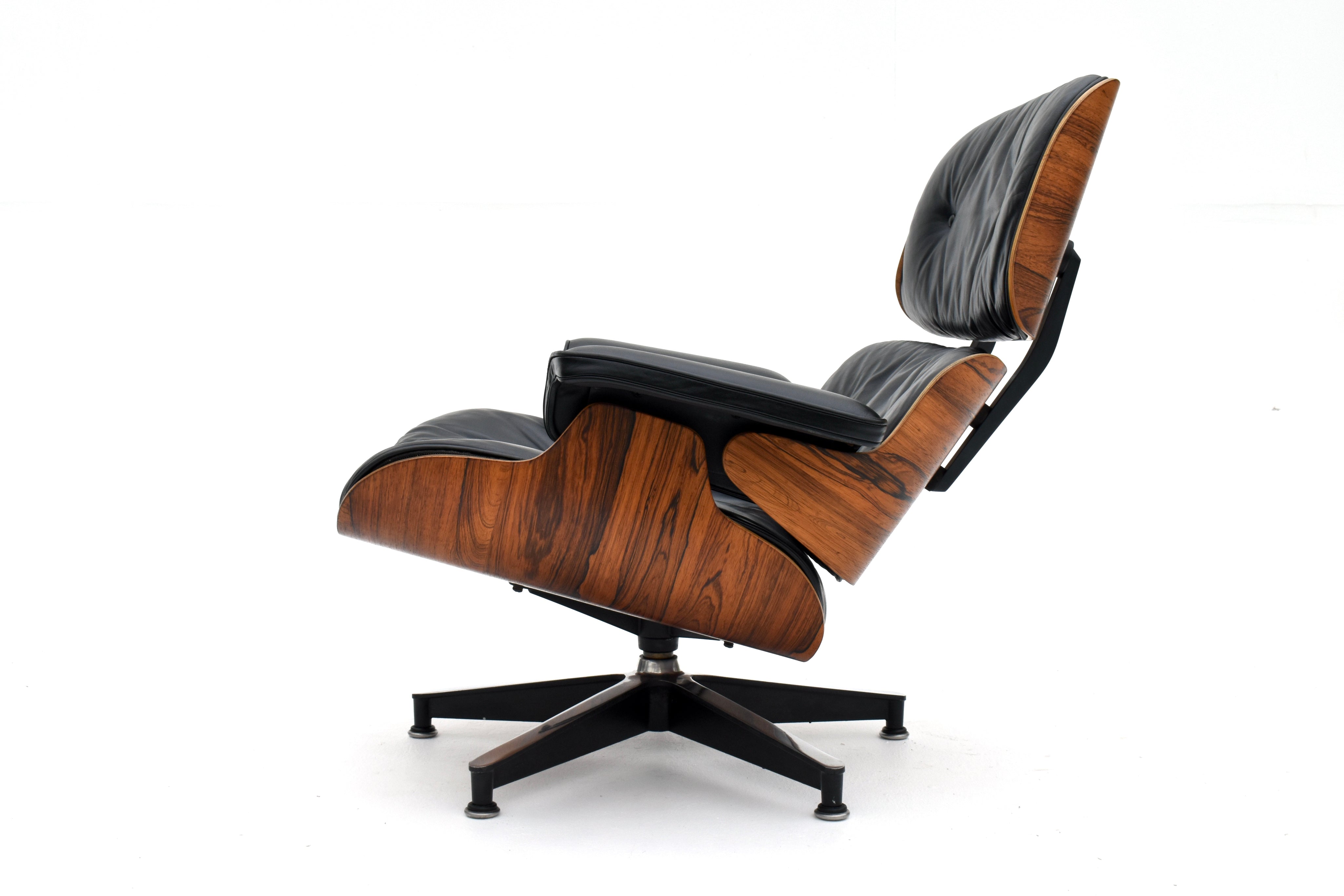 Early_Eames_Lounge_Chair_in_Brazilian_Rosewood_and_Black_Leather_by_Herman_Miller,_1960s