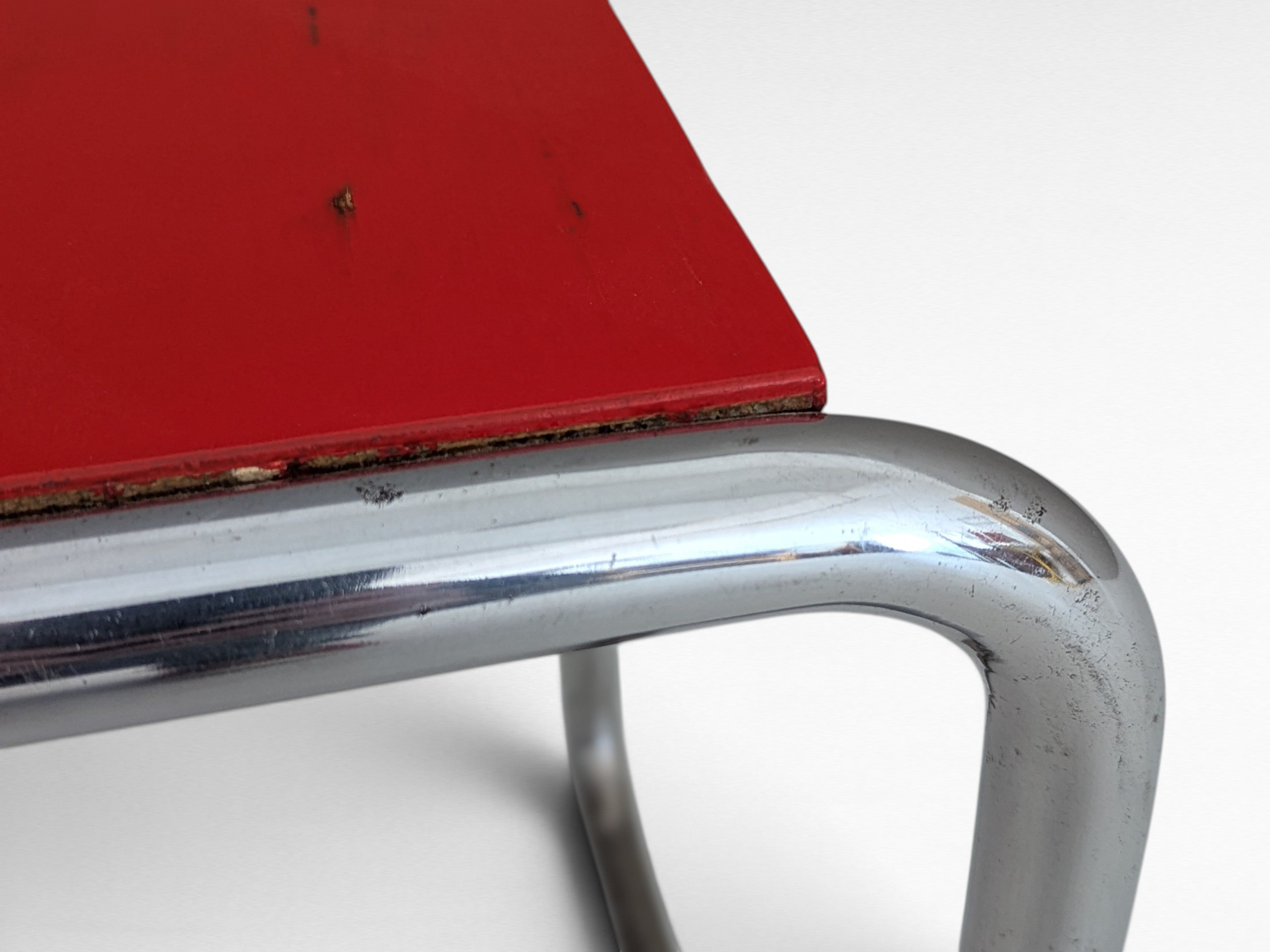 Early_B_9_Bauhaus_canteen_stool_by_Marcel_Breuer,_1930s