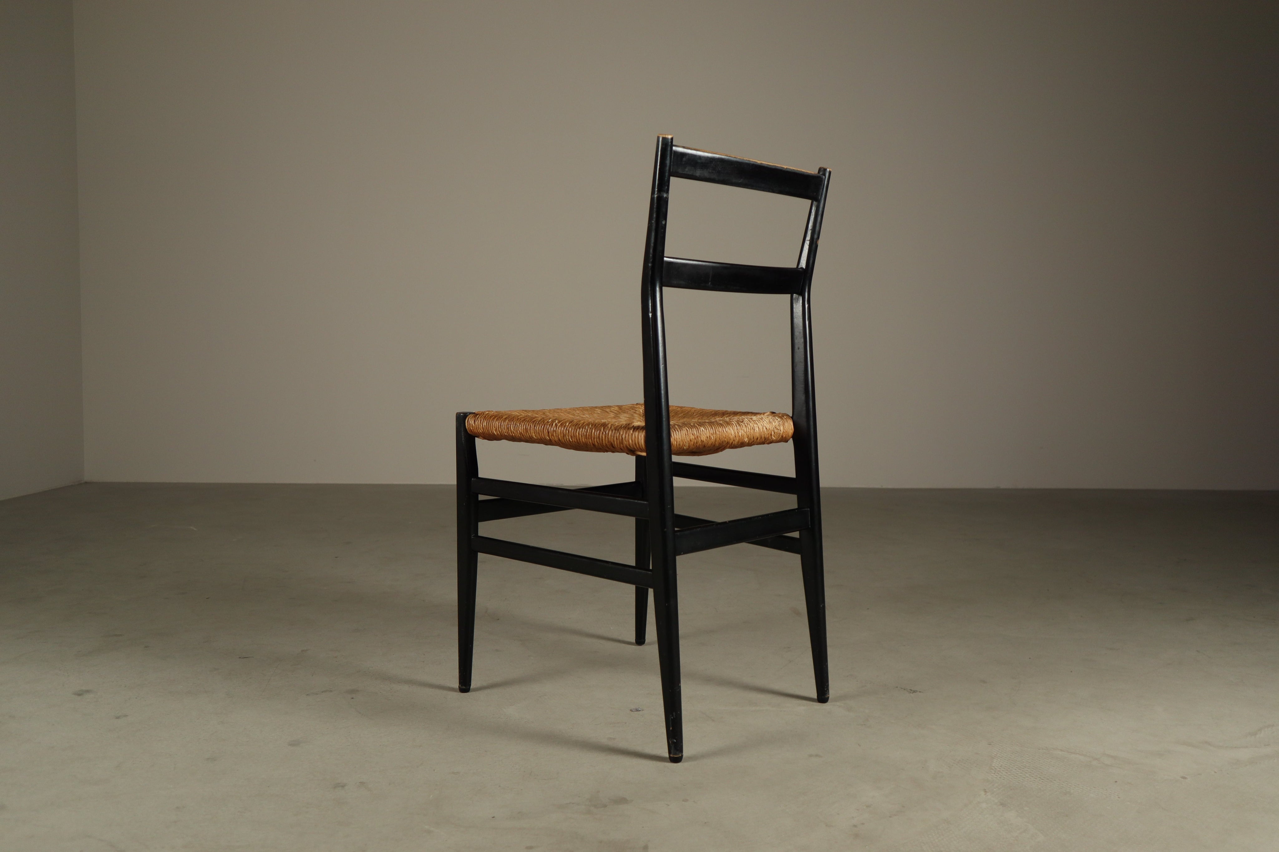 Set_of_5_Early_Cassina_Leggera_646_chairs_by_Gio_Ponti,_Italy_1952