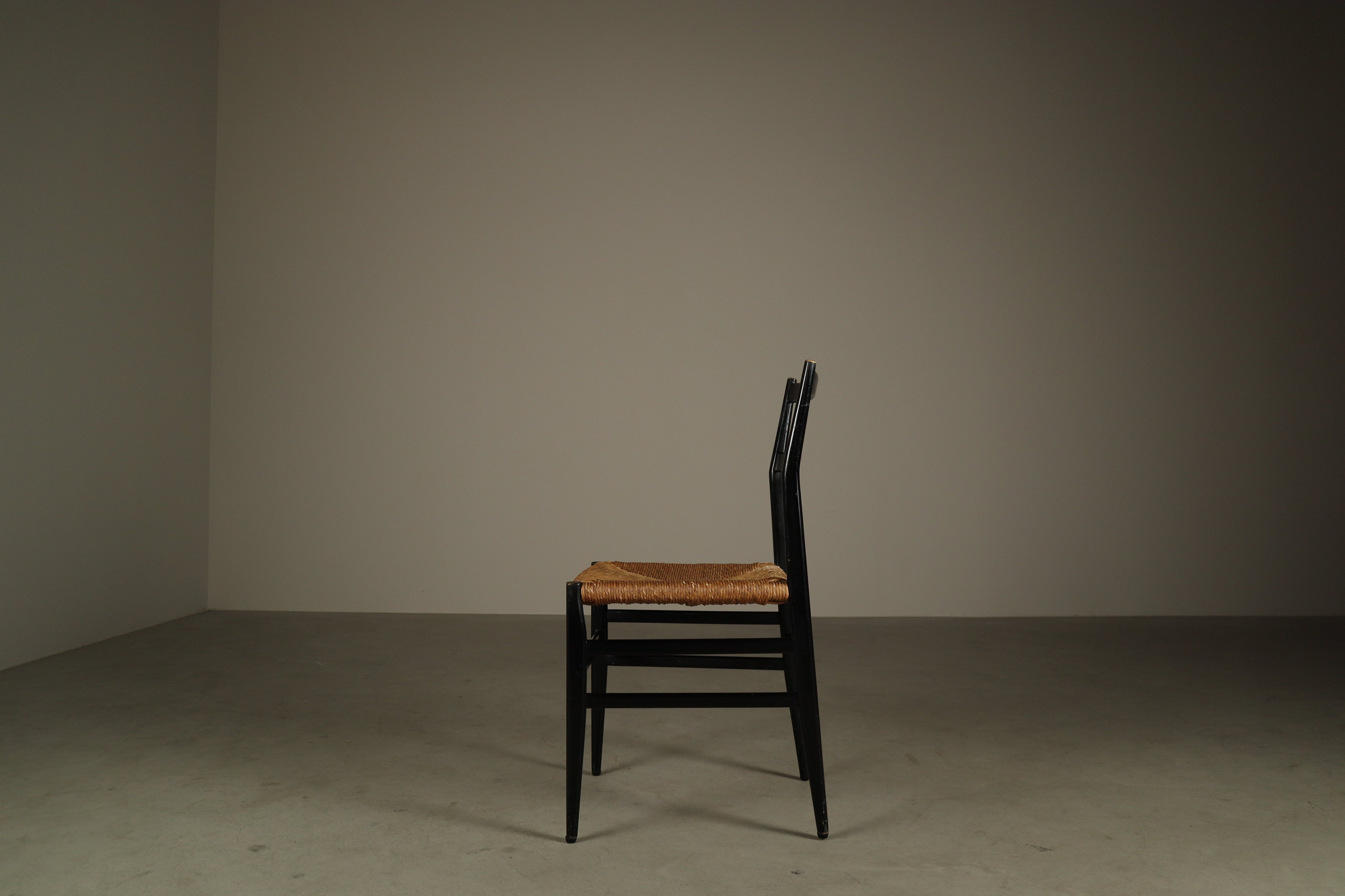 Set_of_5_Early_Cassina_Leggera_646_chairs_by_Gio_Ponti,_Italy_1952