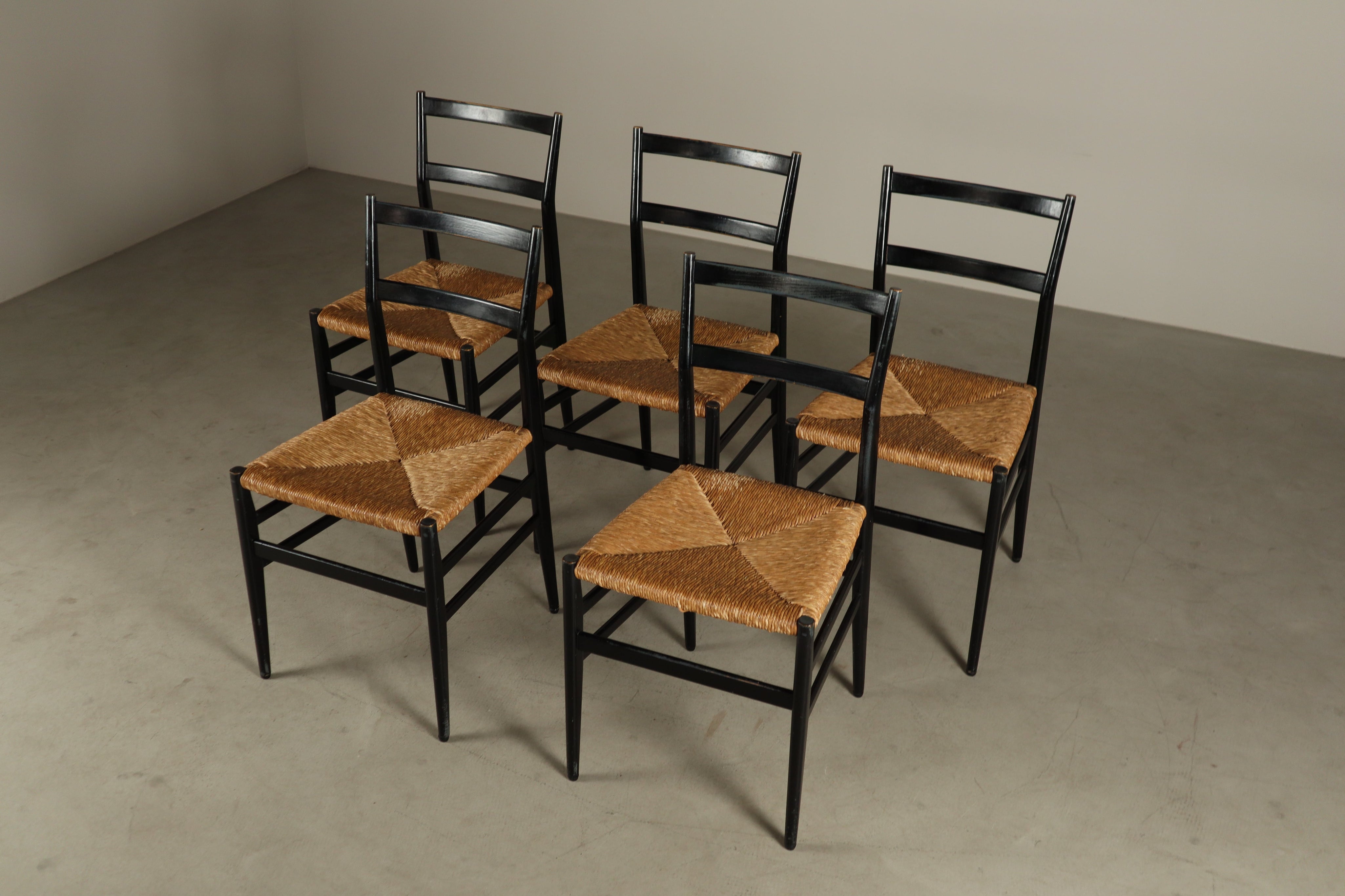 Set_of_5_Early_Cassina_Leggera_646_chairs_by_Gio_Ponti,_Italy_1952