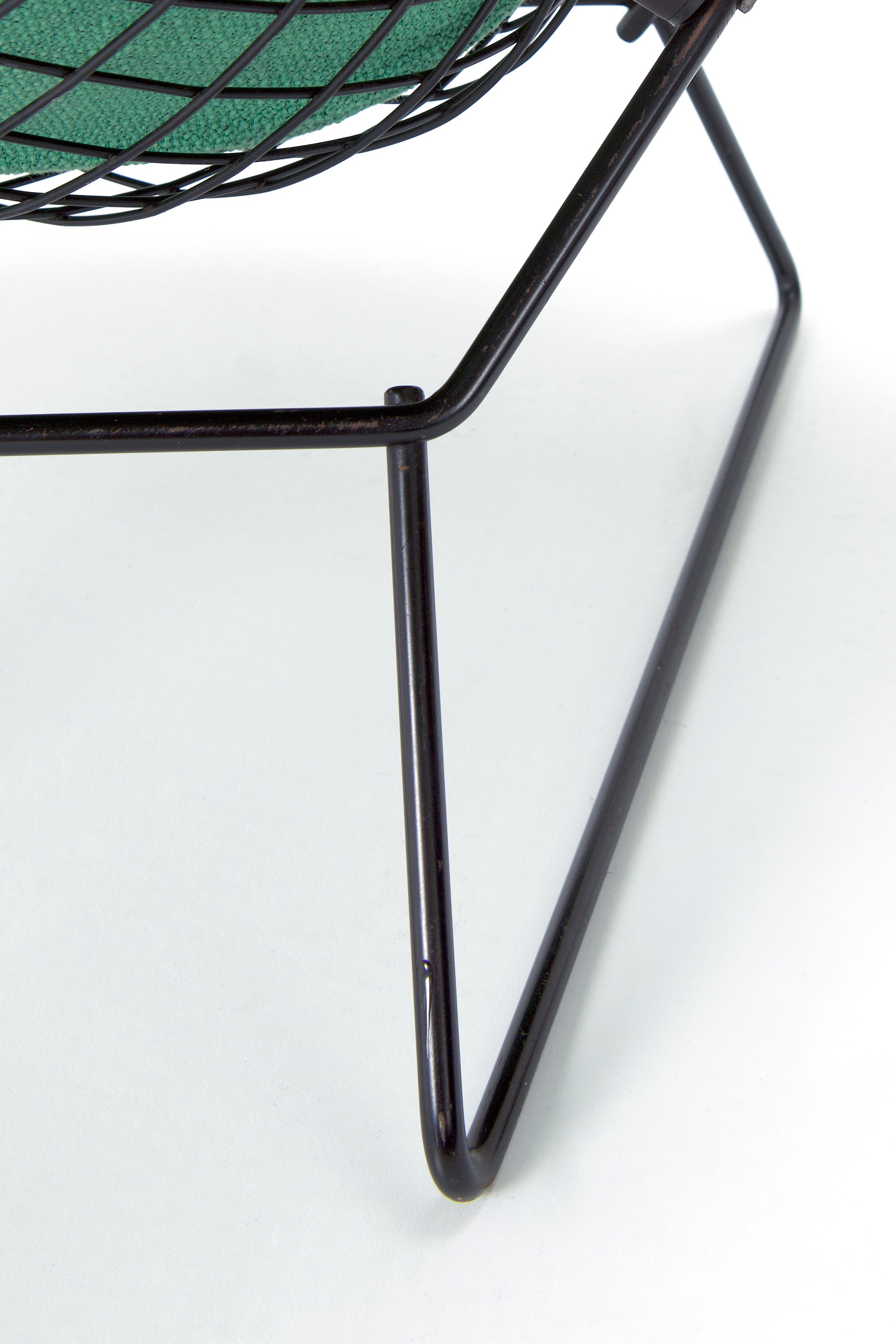 Early_Edition_Bird_Chair_by_Harry_Bertoia