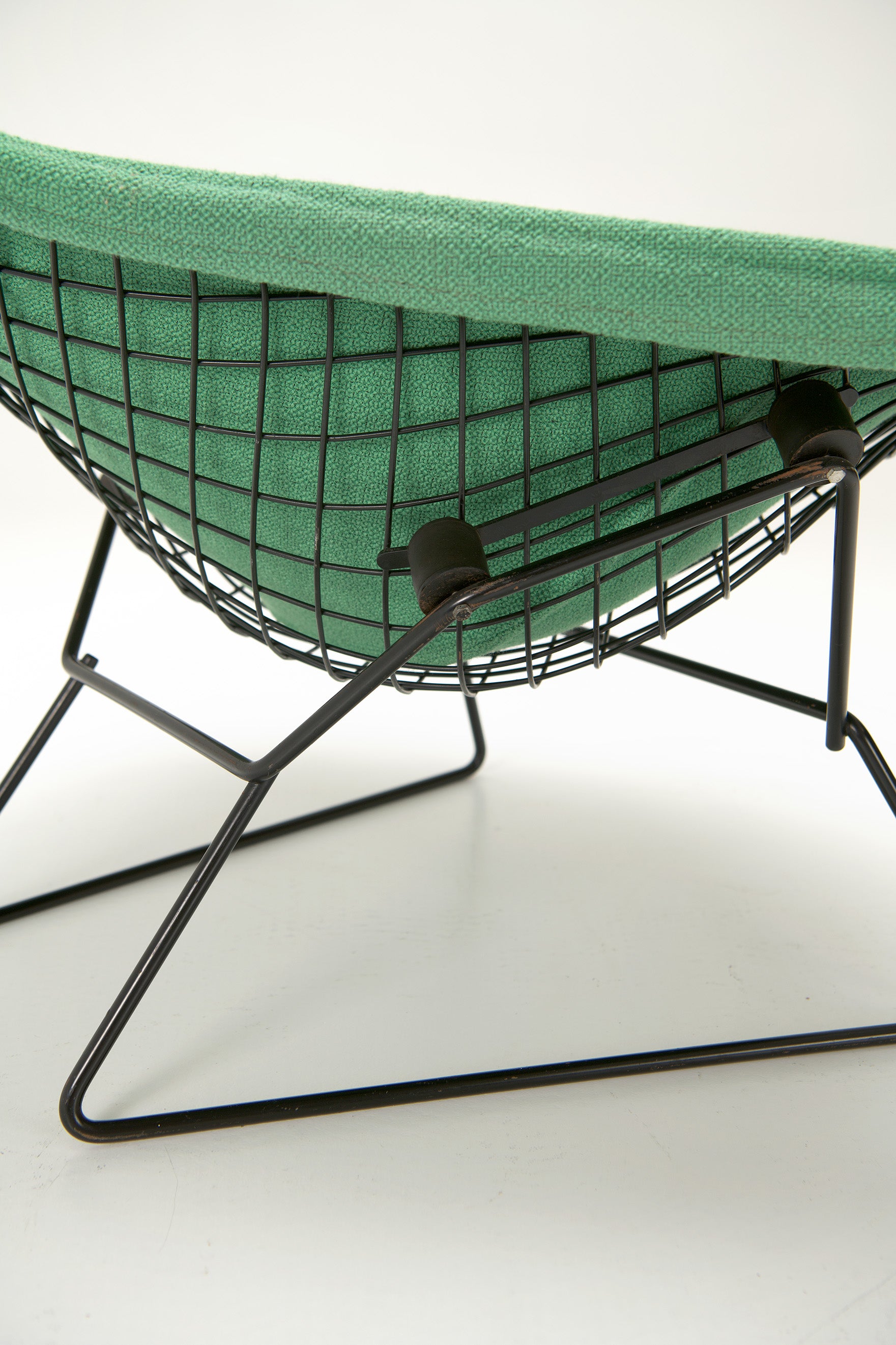 Early_Edition_Bird_Chair_by_Harry_Bertoia