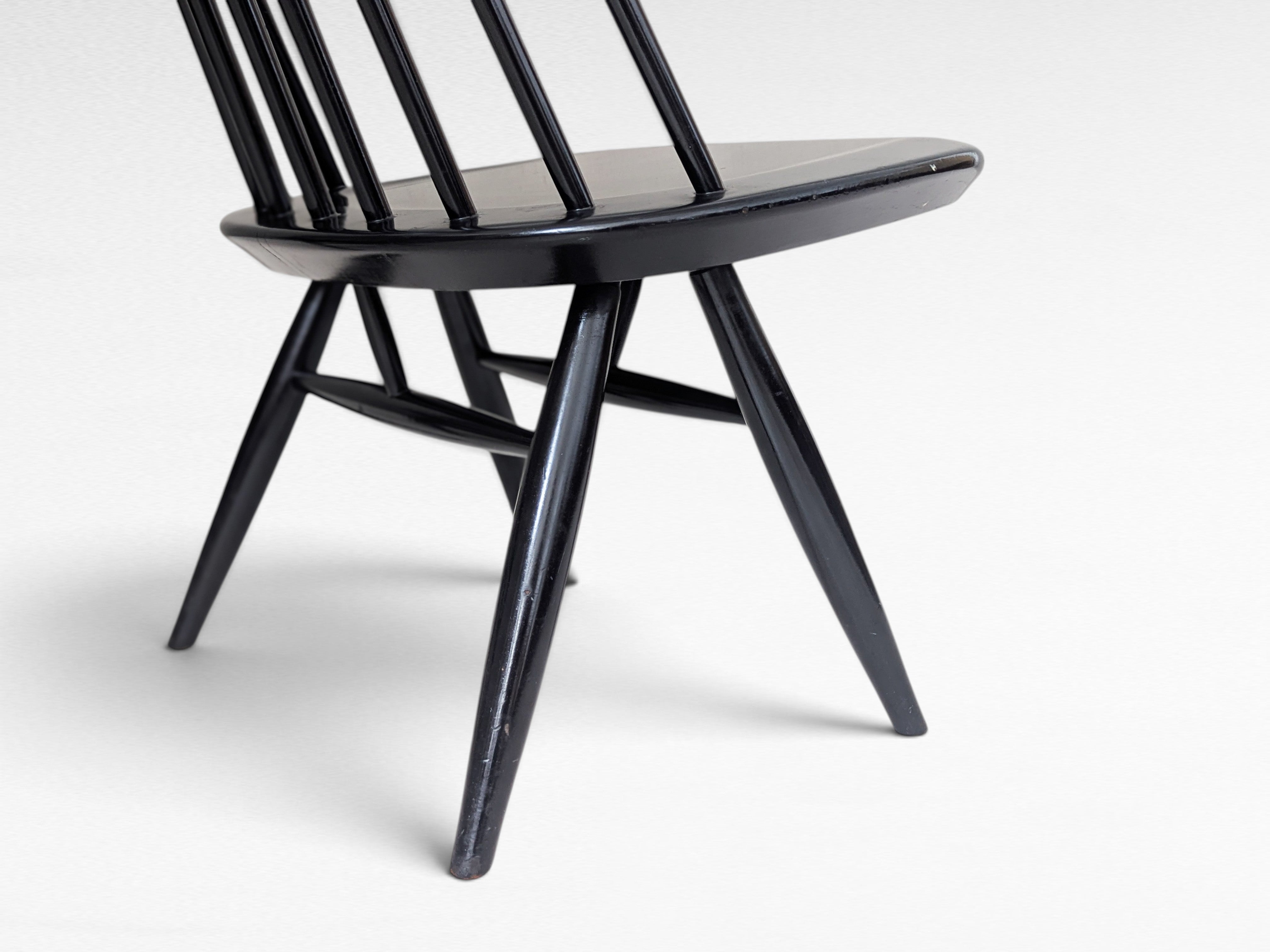 Early_Mademoiselle_lounge_chairs_by_Ilmari_Tapiovaara_for_Asko,_1950s