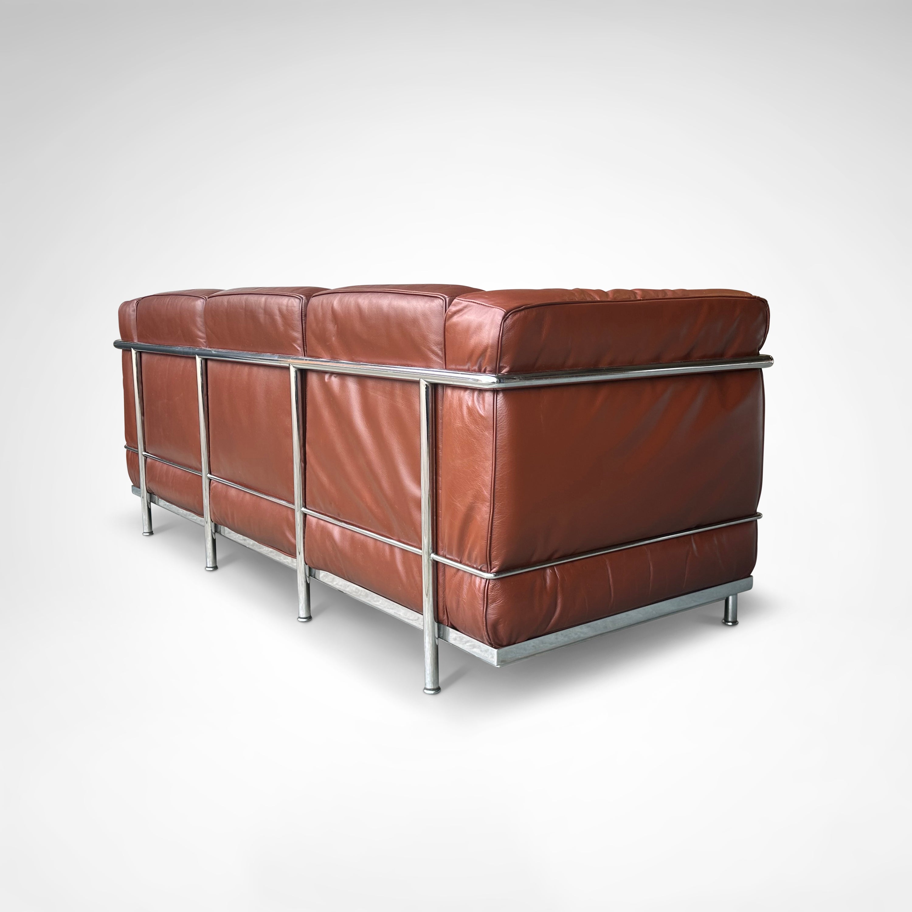 Early_LC2_Three_Seater_Sofa_by_Le_Corbusier_for_Cassina,_1970s,_Italy