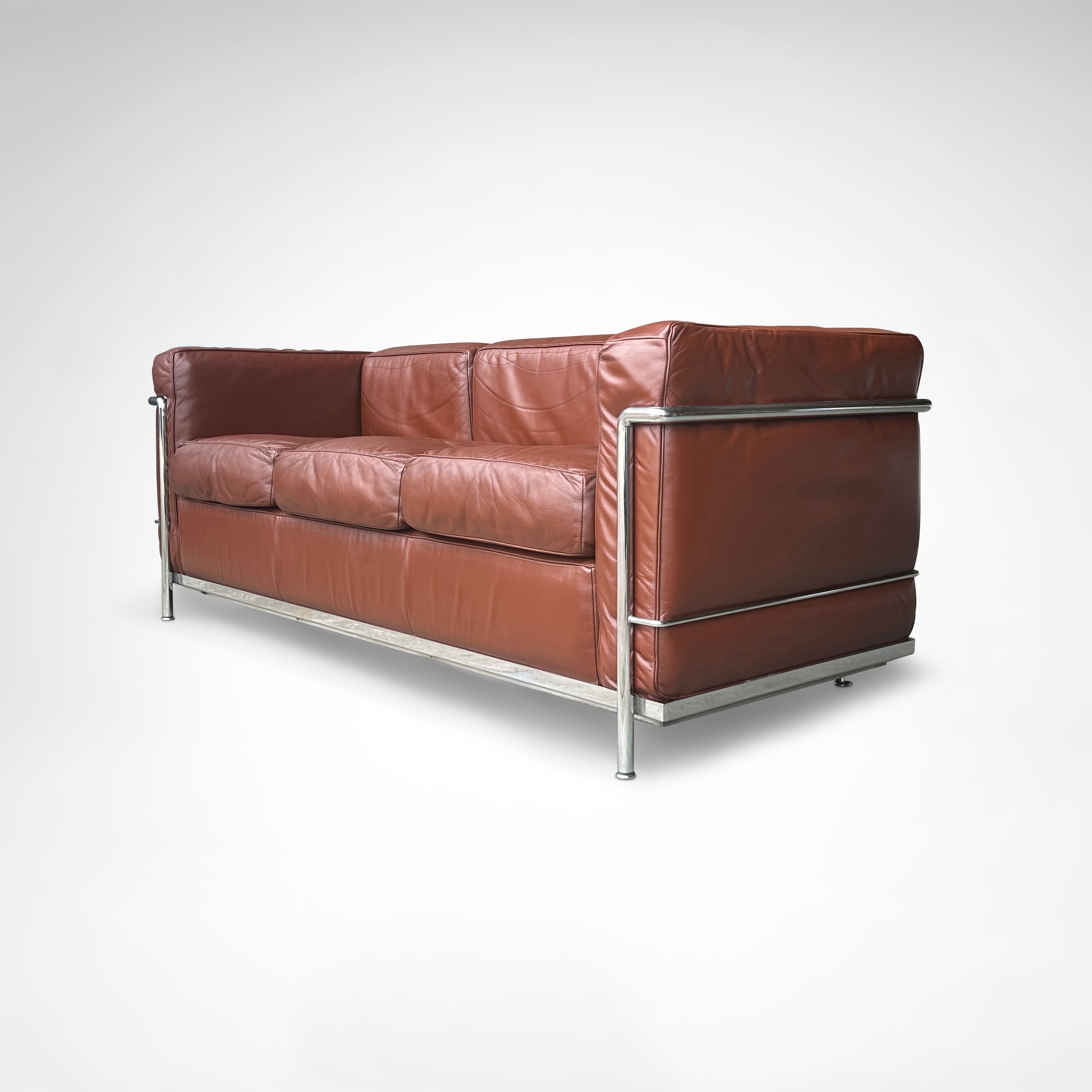 Early_LC2_Three_Seater_Sofa_by_Le_Corbusier_for_Cassina,_1970s,_Italy
