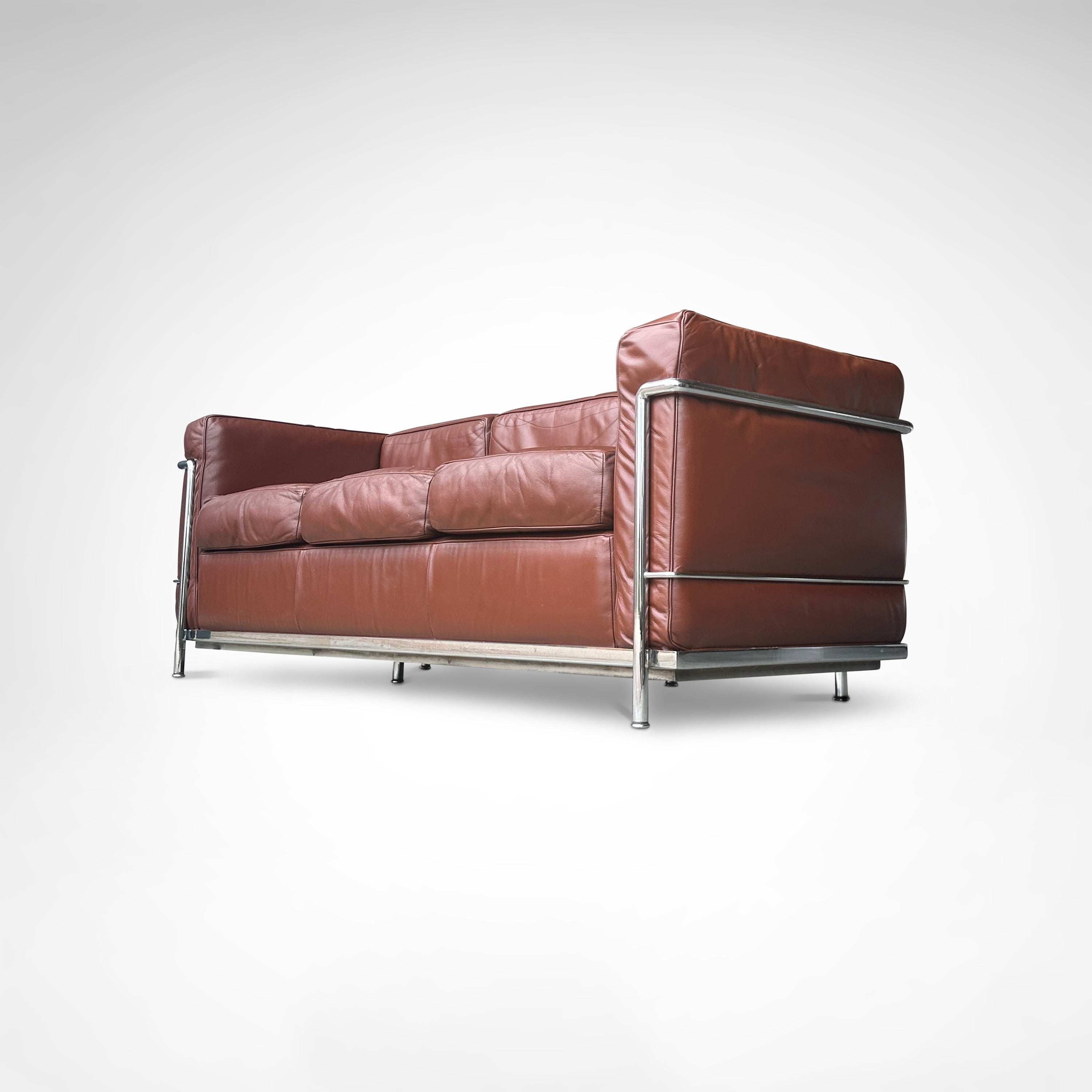 Early_LC2_Three_Seater_Sofa_by_Le_Corbusier_for_Cassina,_1970s,_Italy