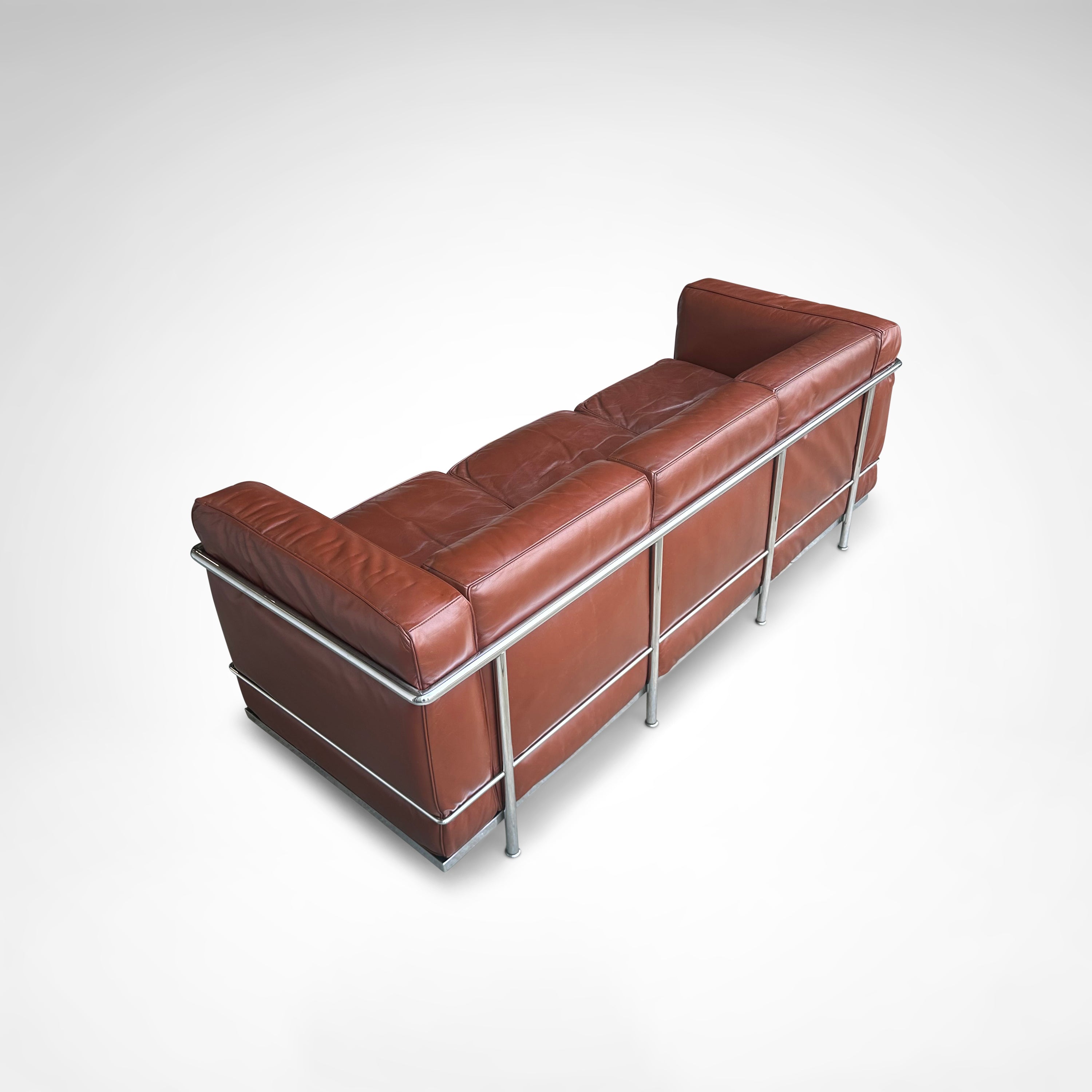 Early_LC2_Three_Seater_Sofa_by_Le_Corbusier_for_Cassina,_1970s,_Italy
