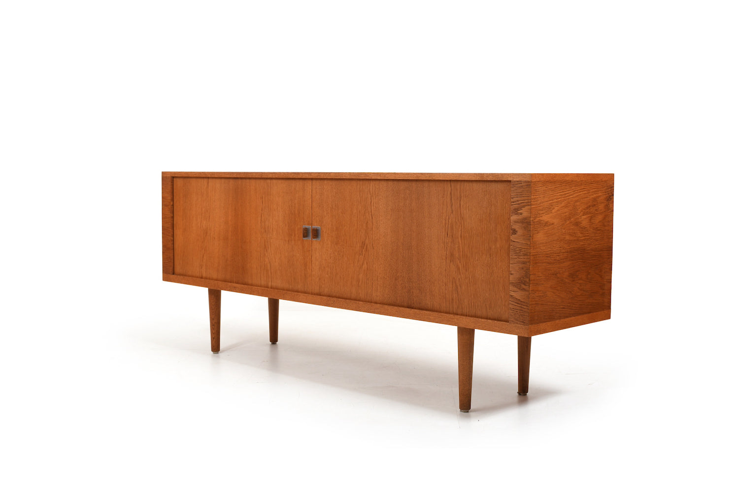 Early_RY25_Sideboard_by_Hans_J._Wegner_for_Ry_Møbler