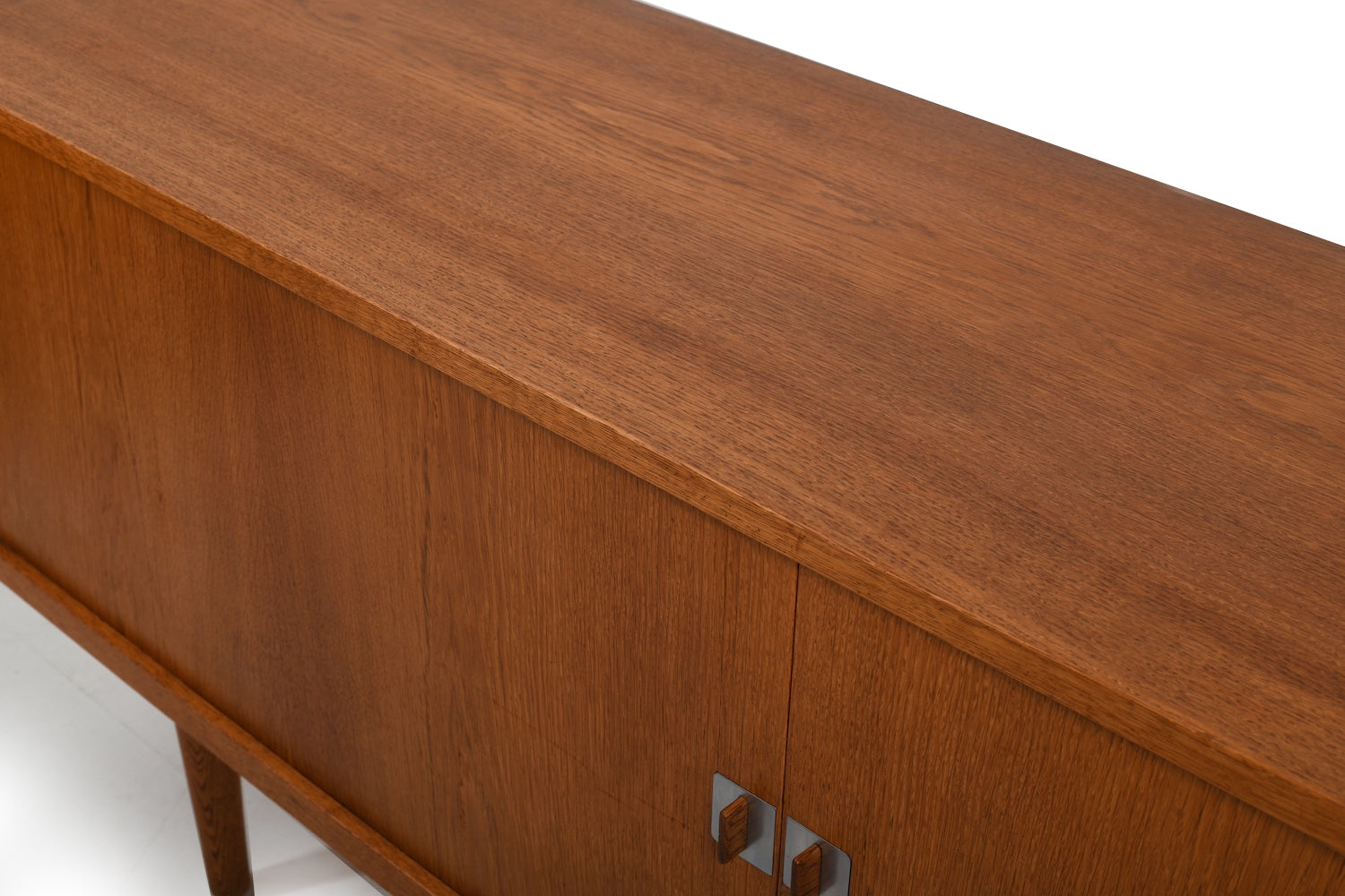 Early_RY25_Sideboard_by_Hans_J._Wegner_for_Ry_Møbler