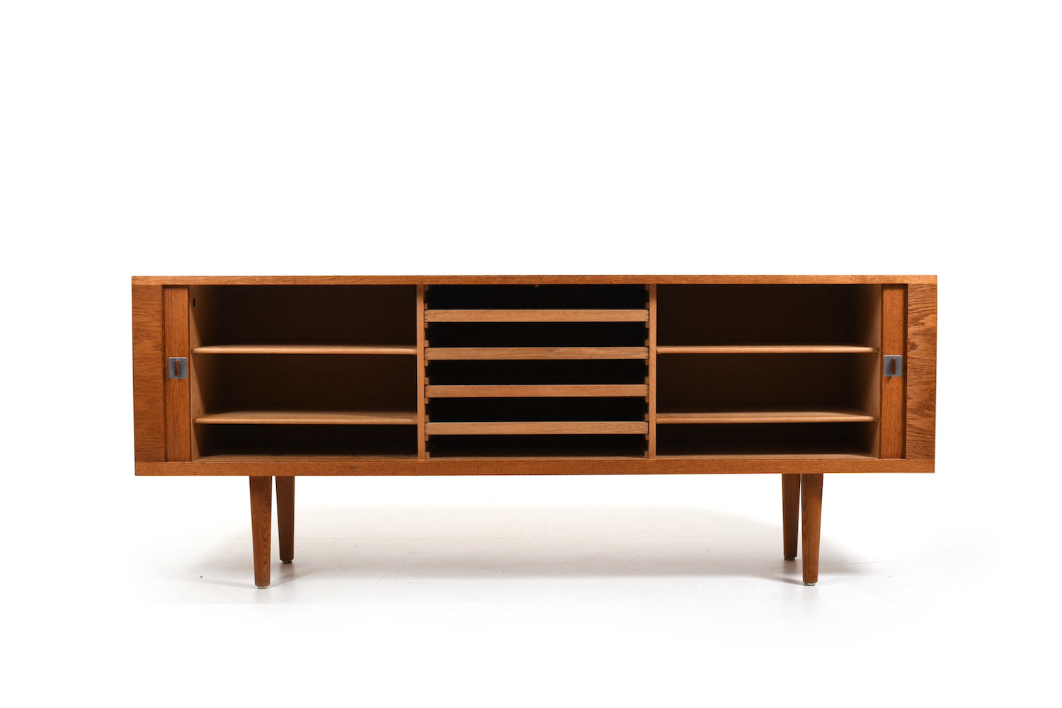 Early_RY25_Sideboard_by_Hans_J._Wegner_for_Ry_Møbler
