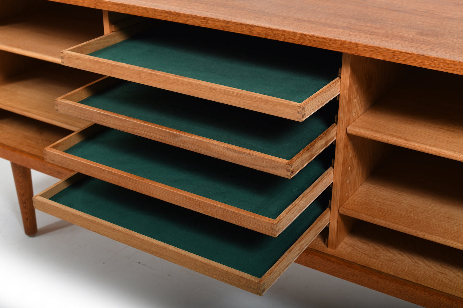 Early_RY25_Sideboard_by_Hans_J._Wegner_for_Ry_Møbler