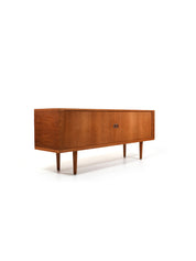 Early_RY25_Sideboard_by_Hans_J._Wegner_for_Ry_Møbler