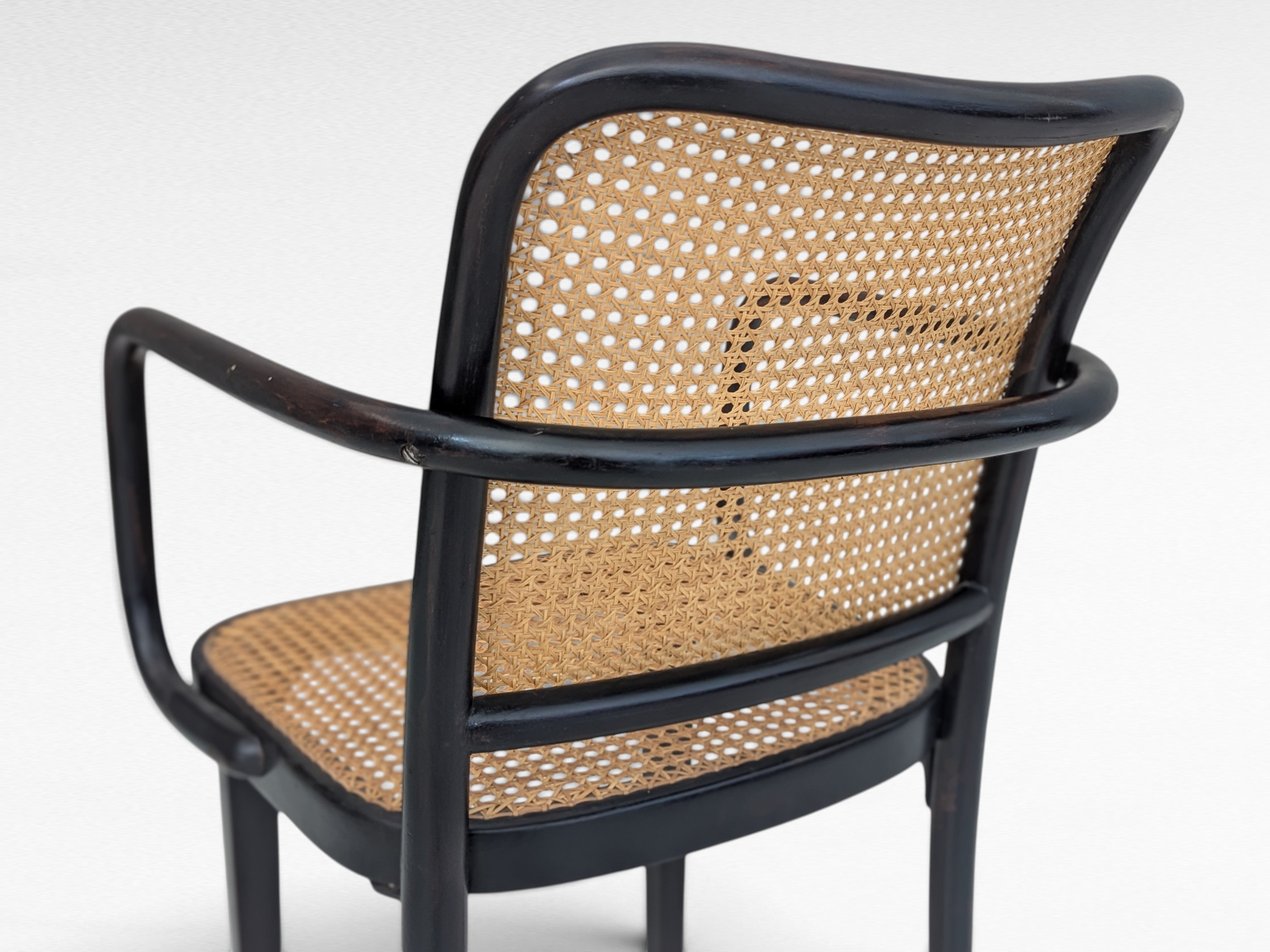 Early_Thonet_A_811/F_armchair_by_Josef_Hoffmann,_1930s