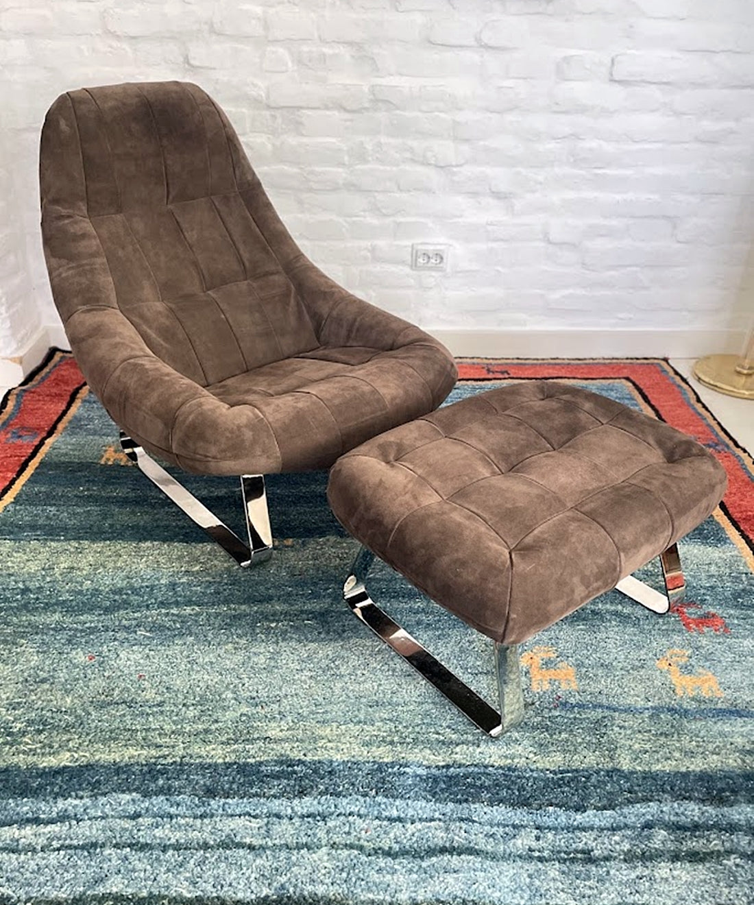 Set_of_Earth_Chair_and_Ottoman_by_Percival_Lafer,_1970s