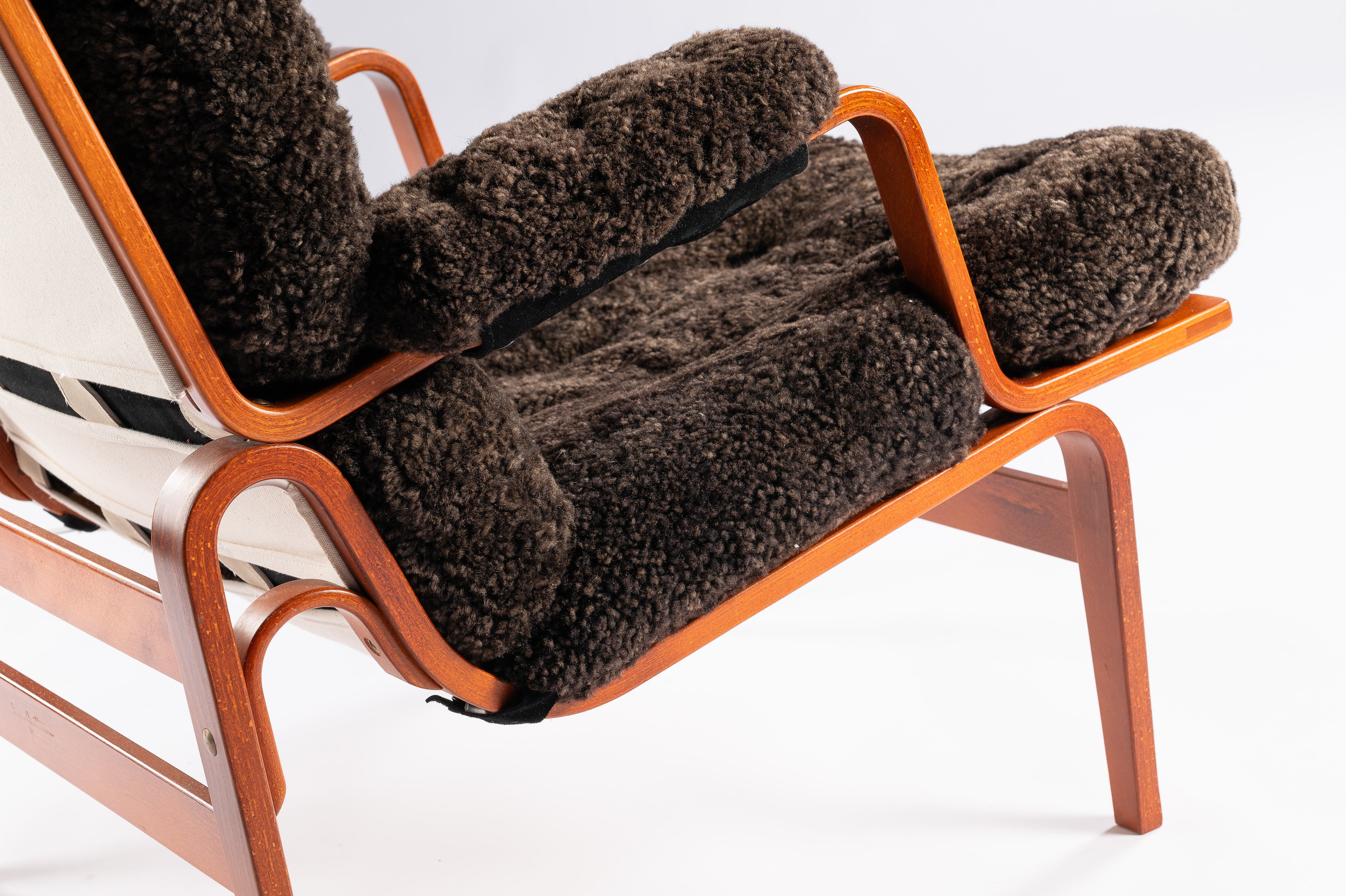 Set_of_2_Bruno_Mathsson_‘Ingrid’_Armchairs_in_Espresso_Sheepskin,_Sweden_1959