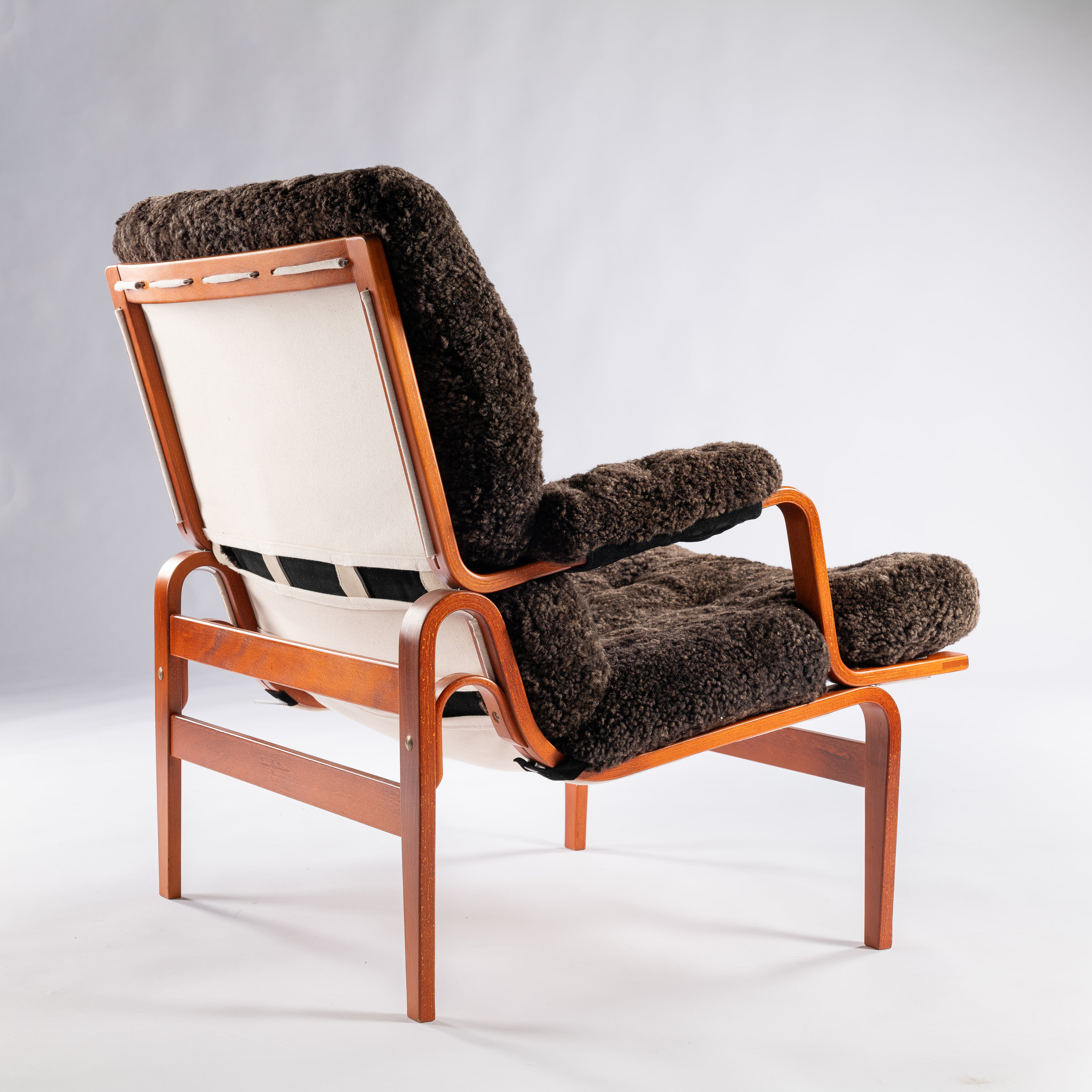 Set_of_2_Bruno_Mathsson_‘Ingrid’_Armchairs_in_Espresso_Sheepskin,_Sweden_1959