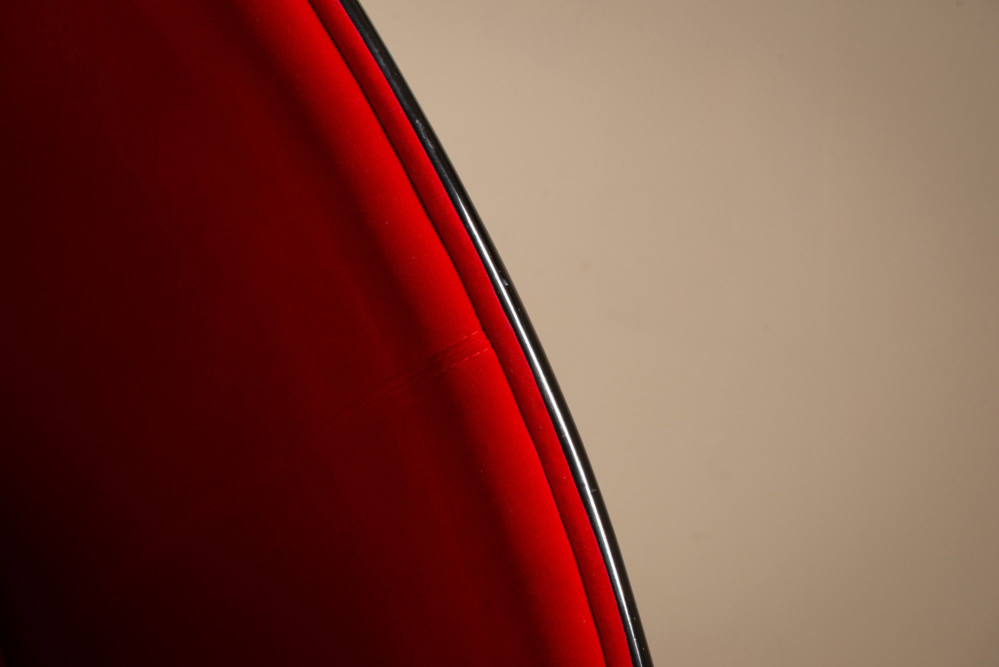 Eero_Aarnio_Egg_Pod_Chair_in_Black_and_Red,_1960s