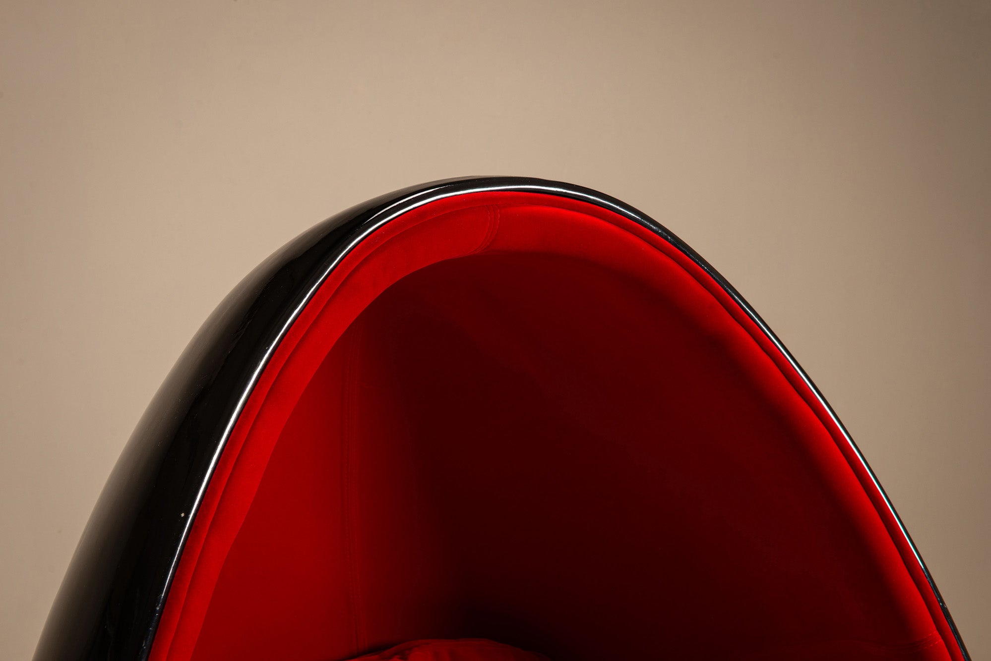Eero_Aarnio_Egg_Pod_Chair_in_Black_and_Red,_1960s