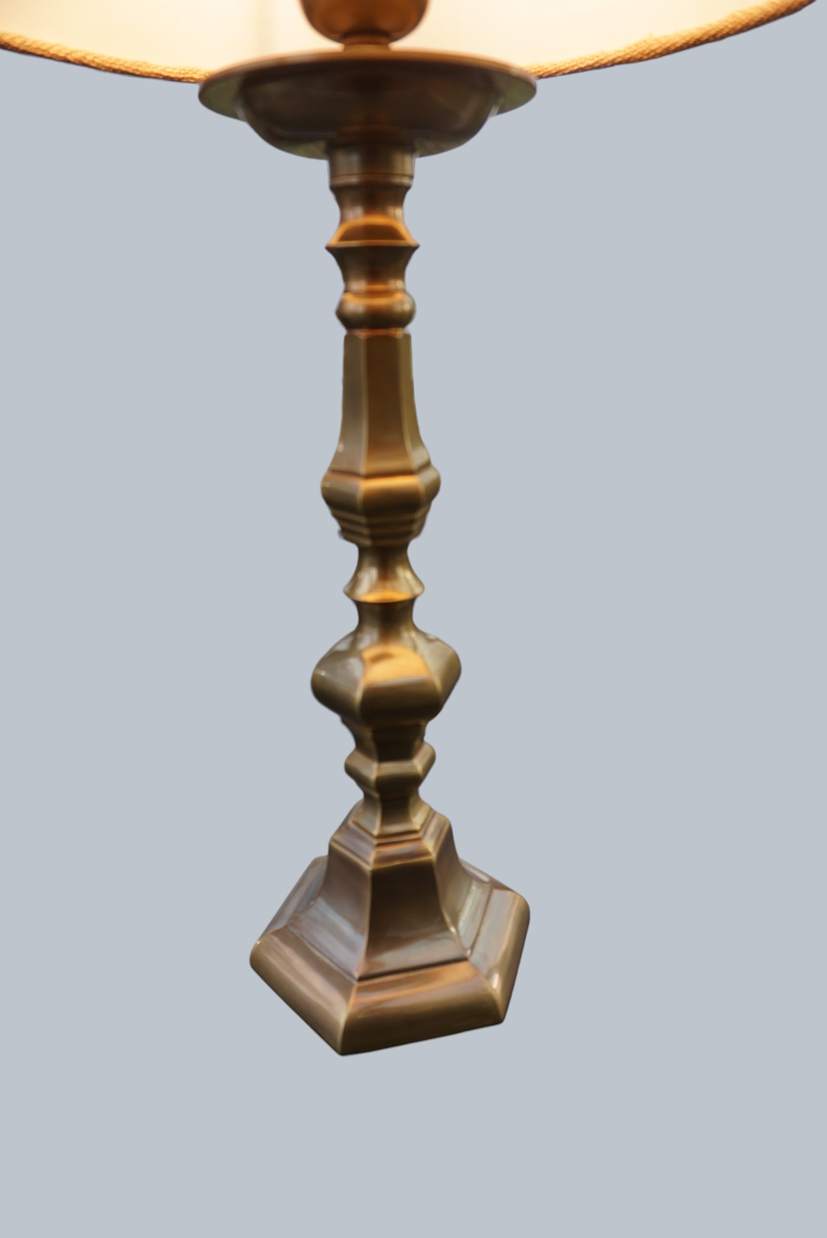 Model_7212_Brass_Table_Lamp_by_Einar_Bäckströms_Metallvarufabrik,_Swedish_Modern_Lighting,_1950s