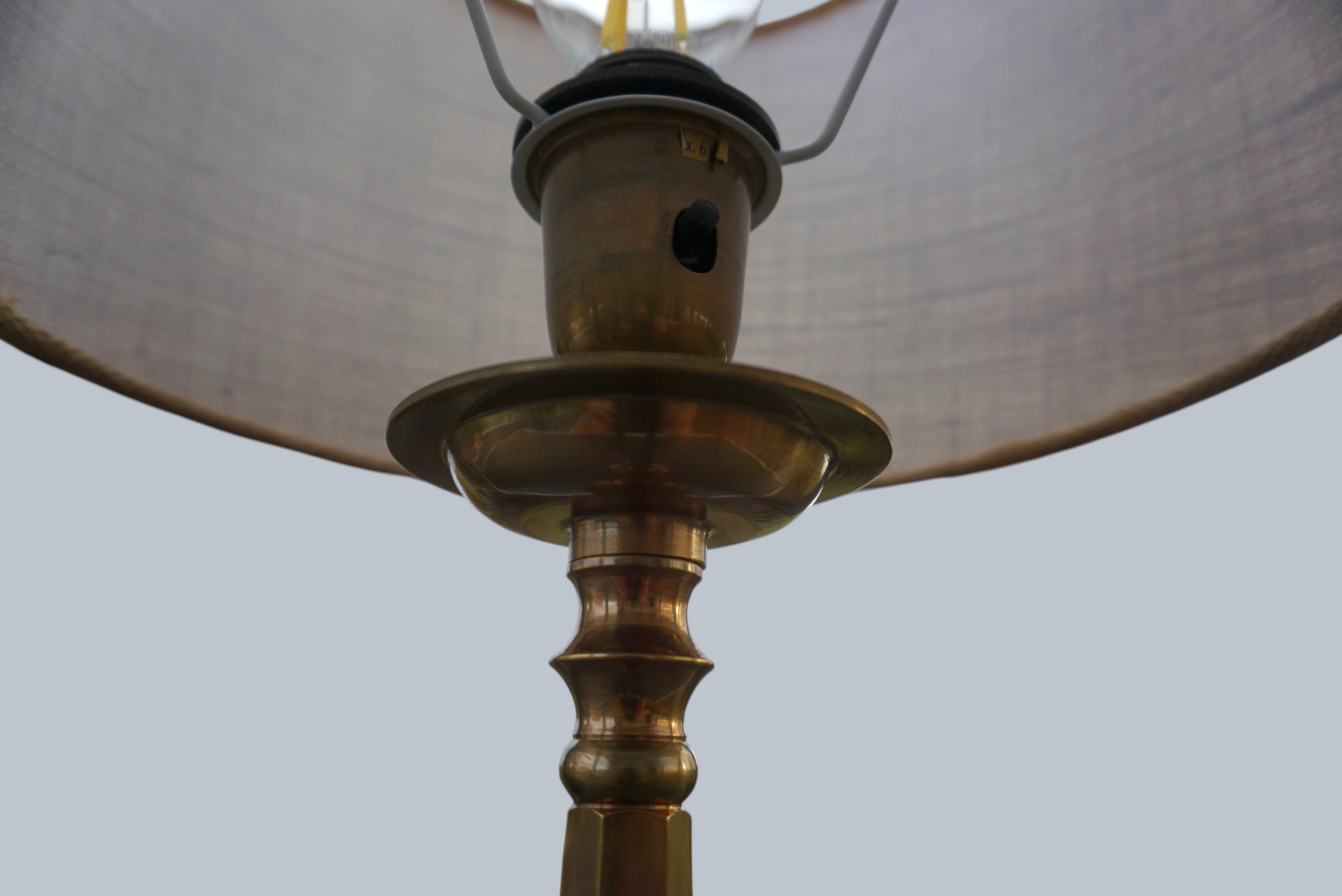 Model_7212_Brass_Table_Lamp_by_Einar_Bäckströms_Metallvarufabrik,_Swedish_Modern_Lighting,_1950s