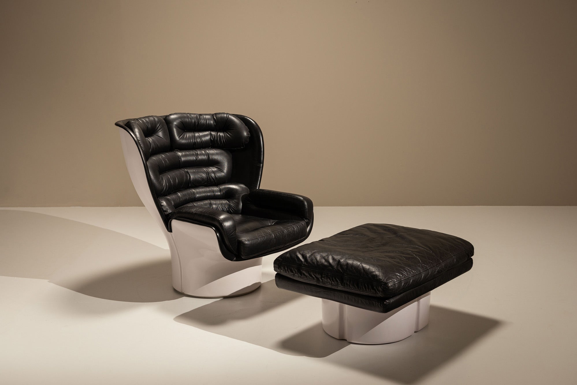 Set_of_Elda_Chair_and_Ottoman_by_Joe_Colombo_for_Comfort,_1960s_Design,_Italy