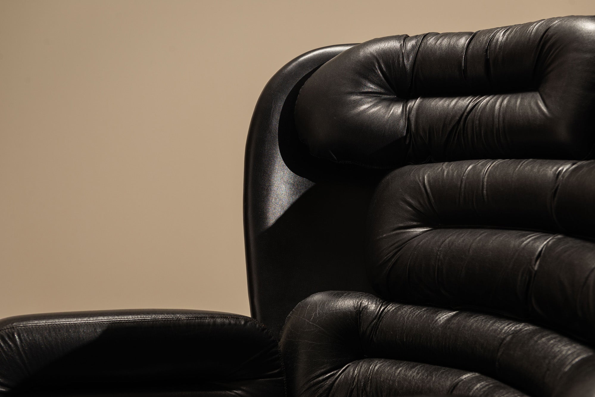 Set_of_Elda_Chair_and_Ottoman_by_Joe_Colombo_for_Comfort,_1960s_Design,_Italy