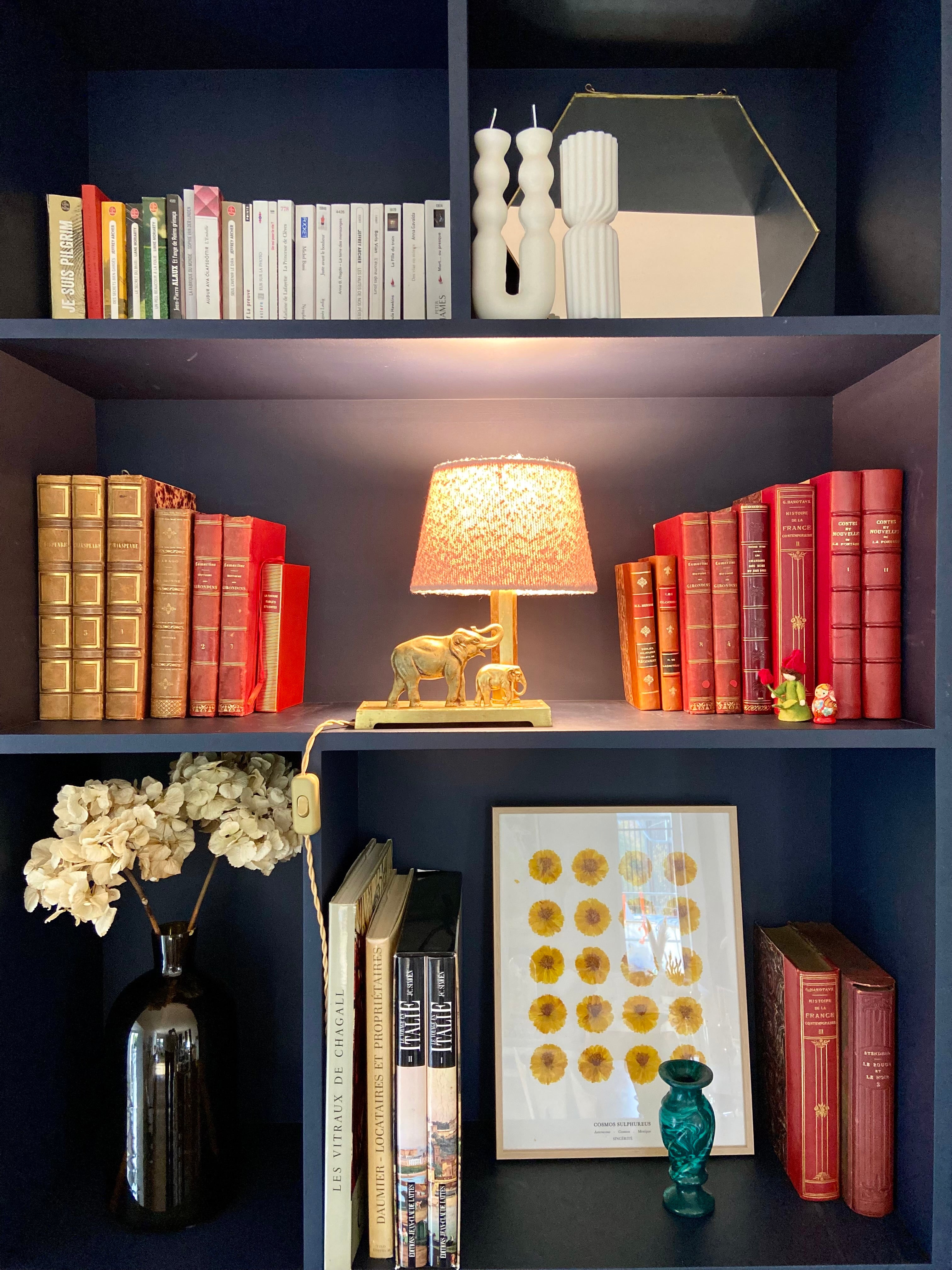 Elephant_and_cub_brass_desk_lamp_-_circa_1900.