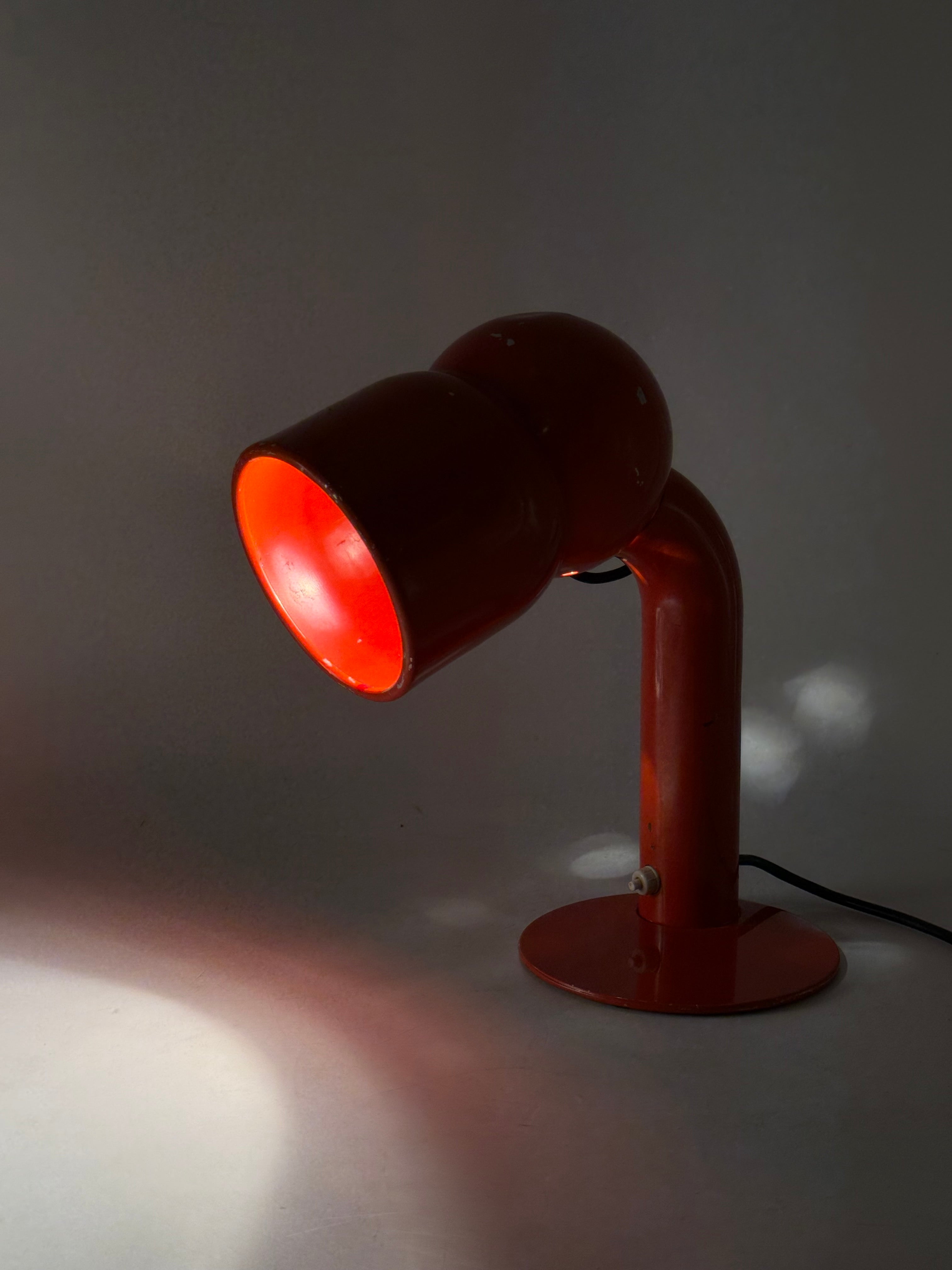 Elio_Martinelli_Model_2135_“Robot”_Table_Lamp_for_Martinelli_Luce,_Italy_1966