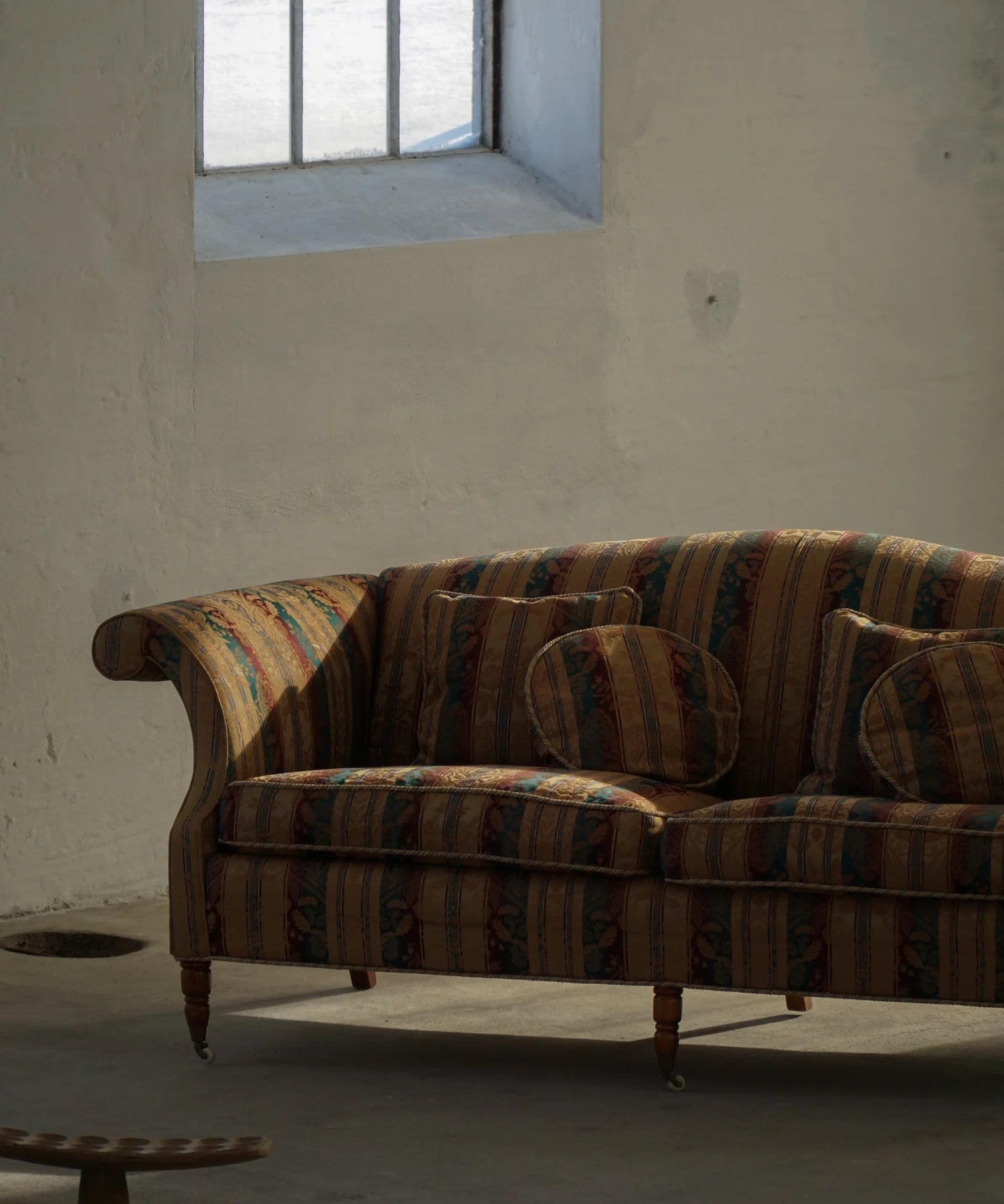 Empire_Style_Sofa_with_Cushions_and_Castors