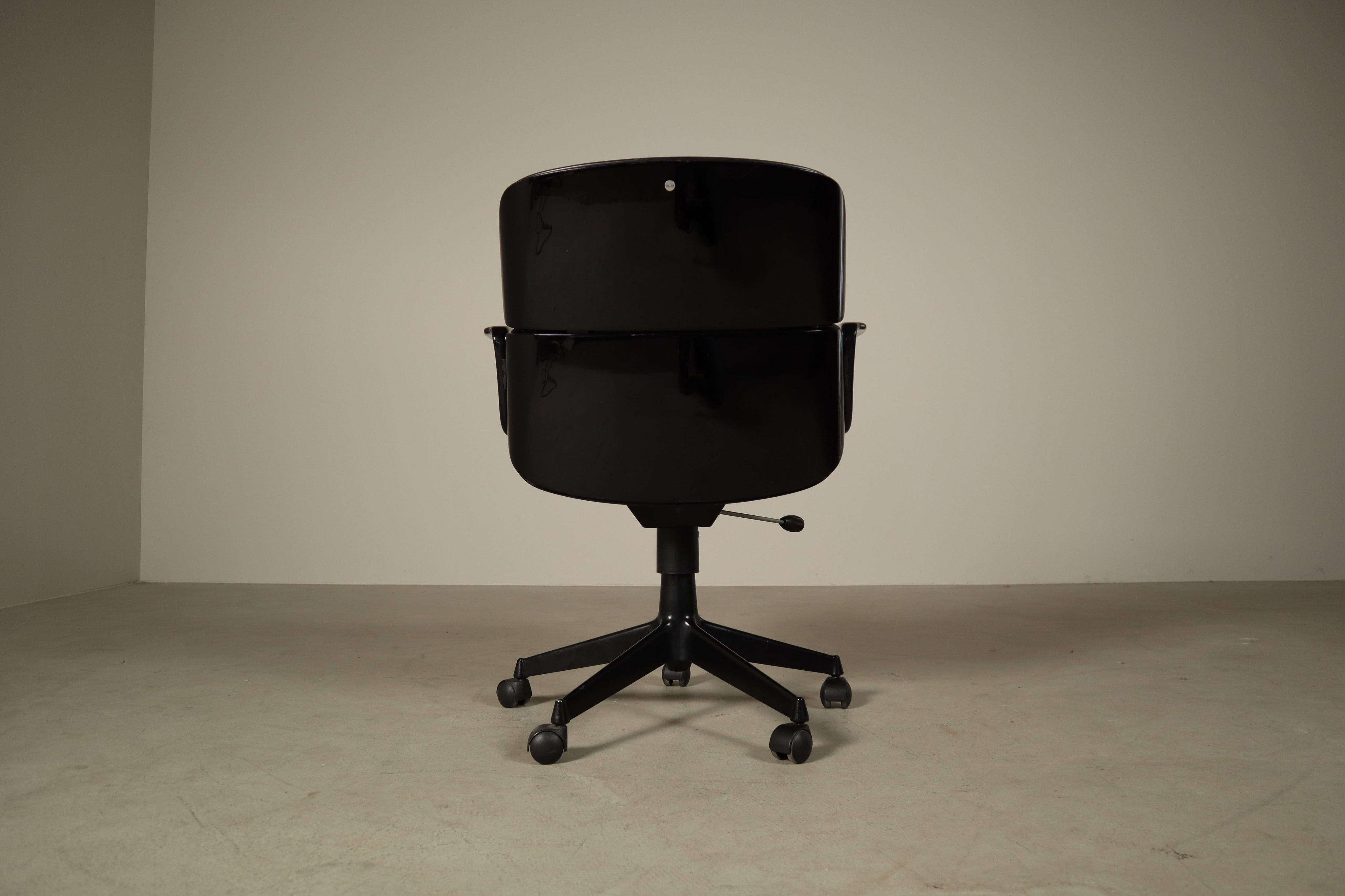 Ennio_Fazioli_Parioli_Double-Back_Executive_Office_Chair_for_MIM_Roma_in_Black_Leather,_Italy