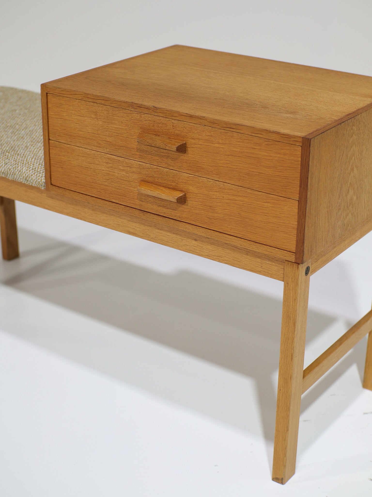 Entrance_bench_chest_of_drawers_Swedish_vintage_oak