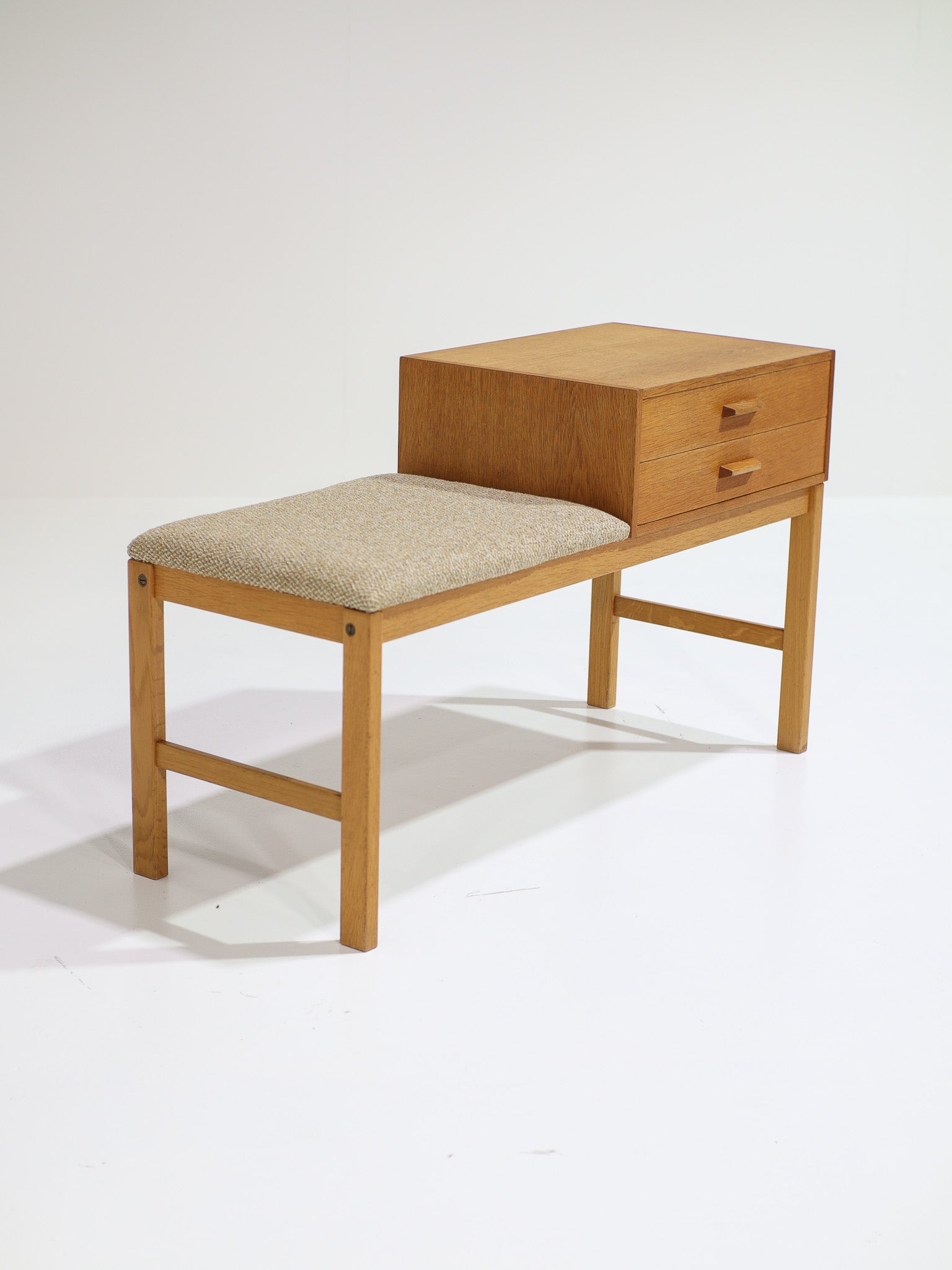 Entrance_bench_chest_of_drawers_Swedish_vintage_oak