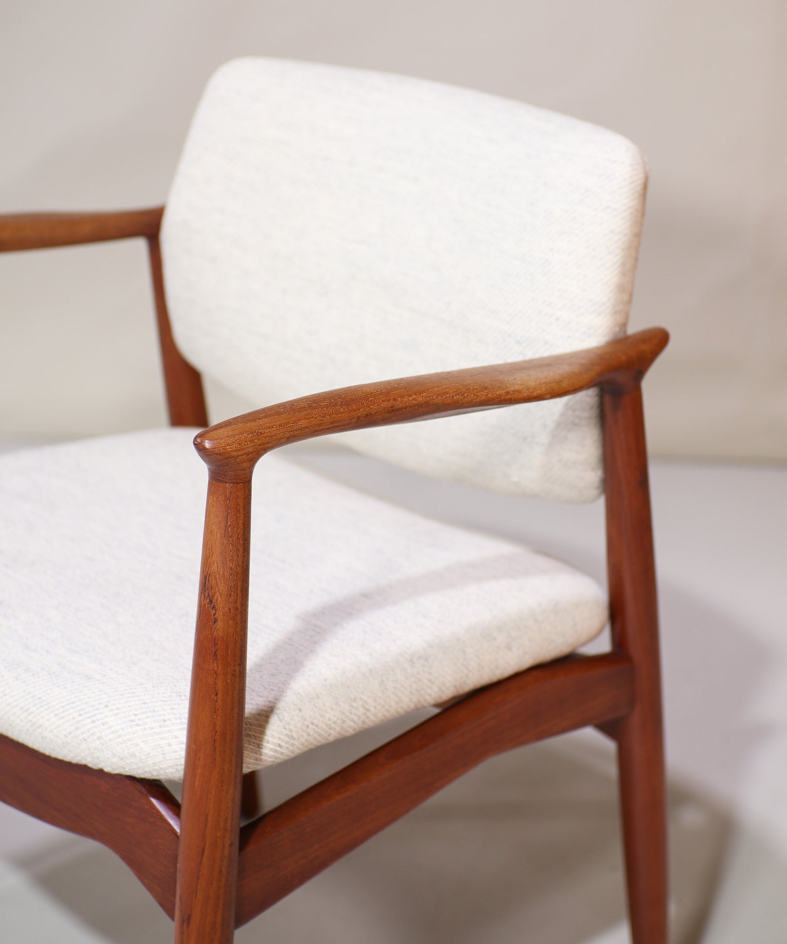 Erik_Buch_67_armchair_Captains_Chair_Danish_vintage