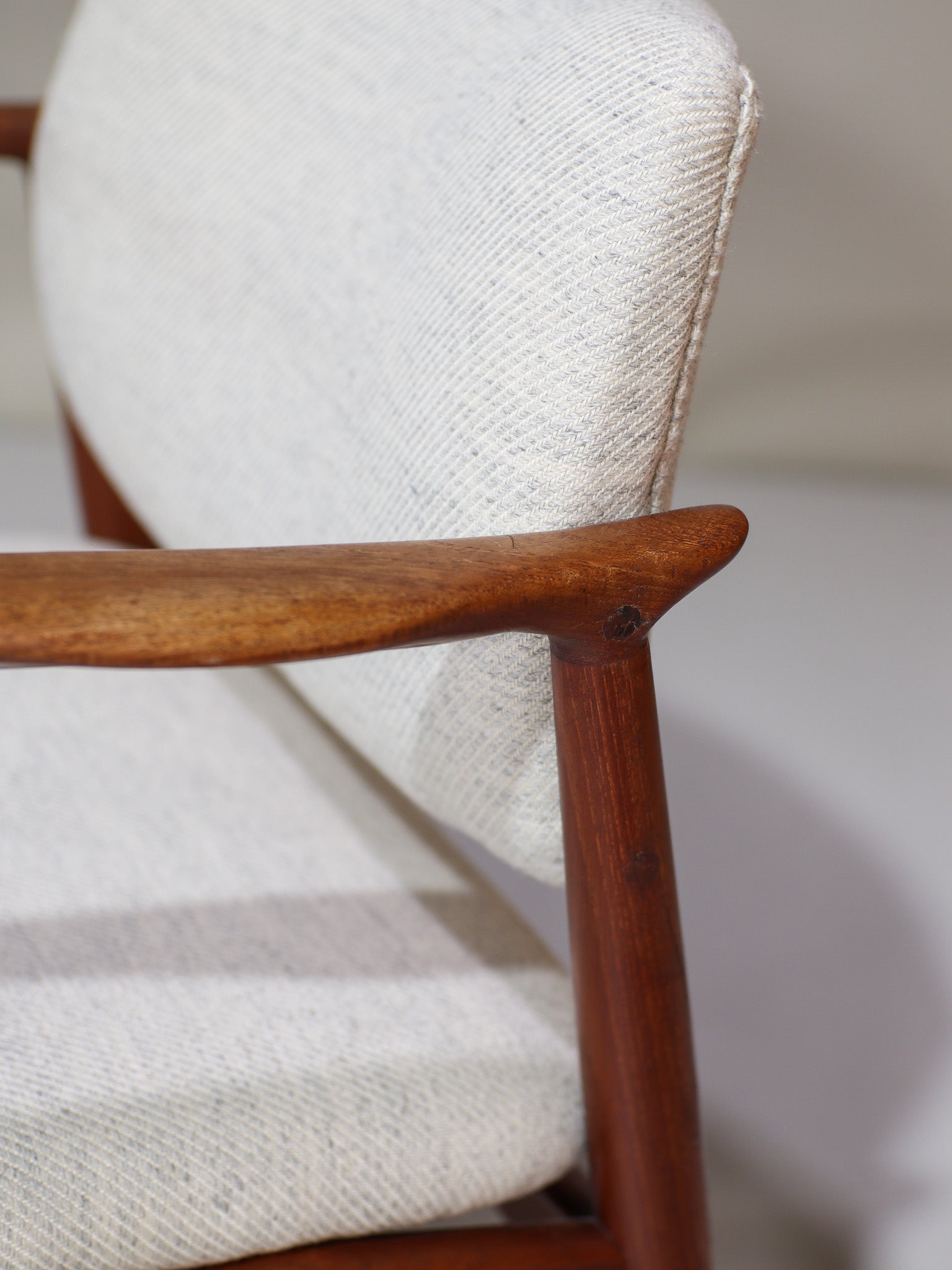 Erik_Buch_67_armchair_Captains_Chair_Danish_vintage