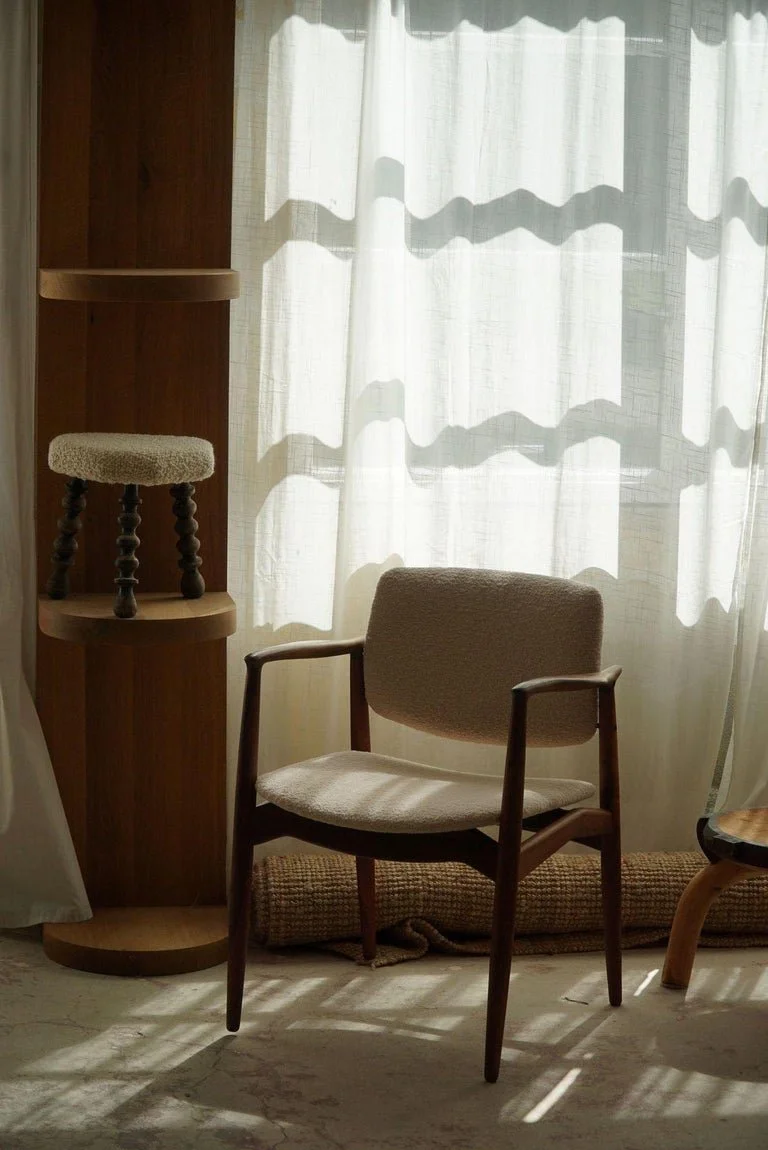 Erik_Buch,_Armchair_in_Rosewood_&_Bouclé,_Captains_Chair,_Ørum_Møbelfabrik,_1960