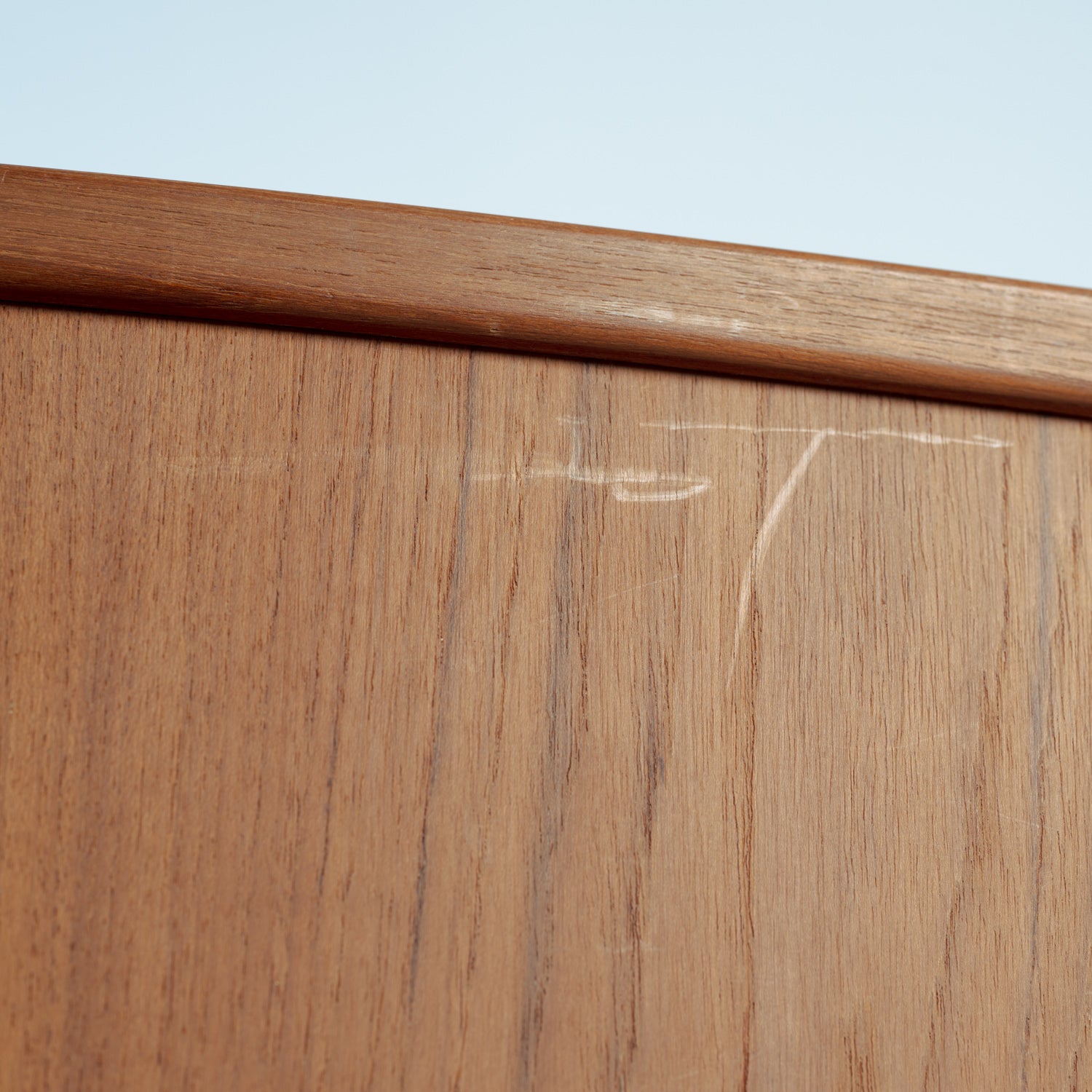 Erik_Buch_boomerang_dry_bar_cabinet_in_teak_for_Dyrlund,_1960s