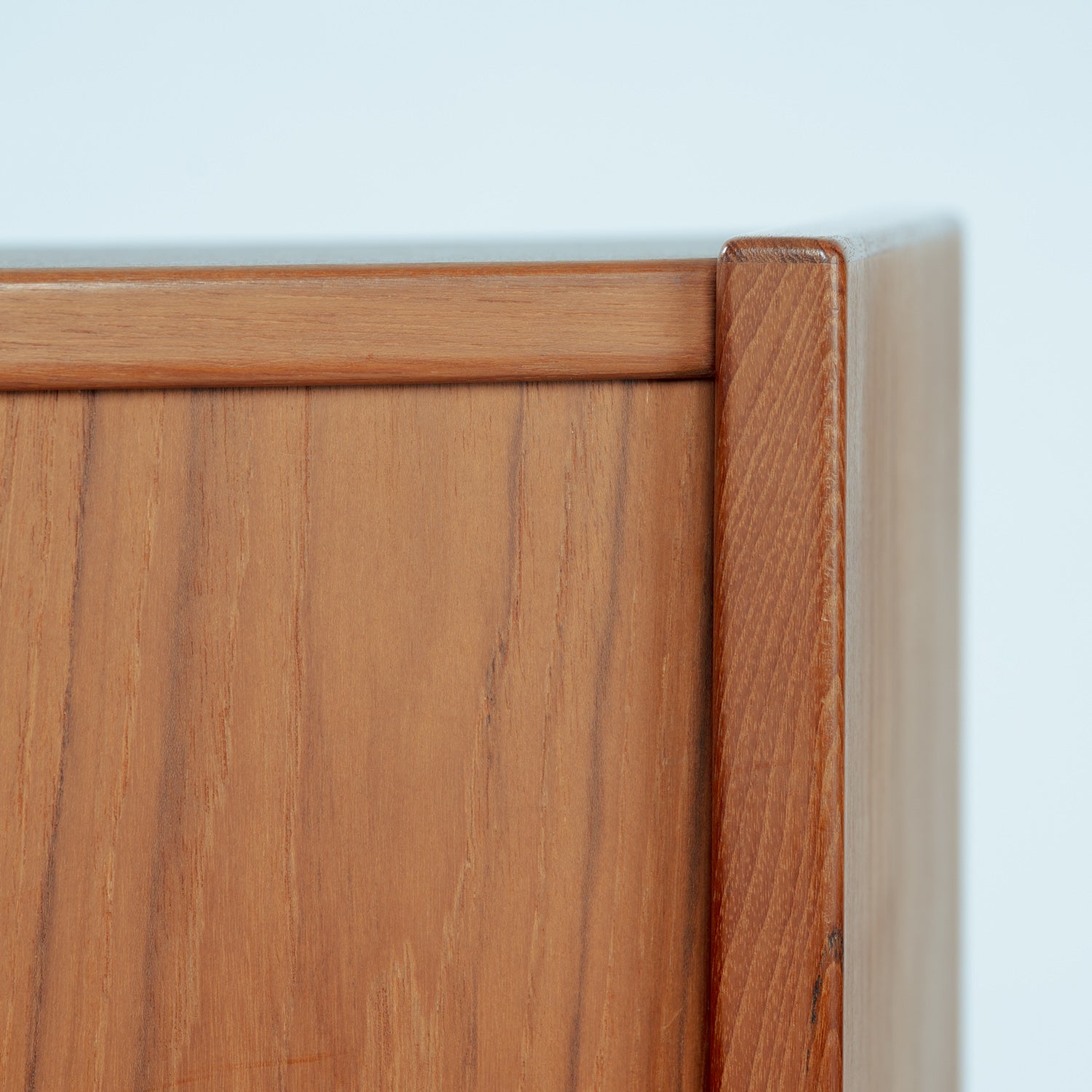 Erik_Buch_boomerang_dry_bar_cabinet_in_teak_for_Dyrlund,_1960s