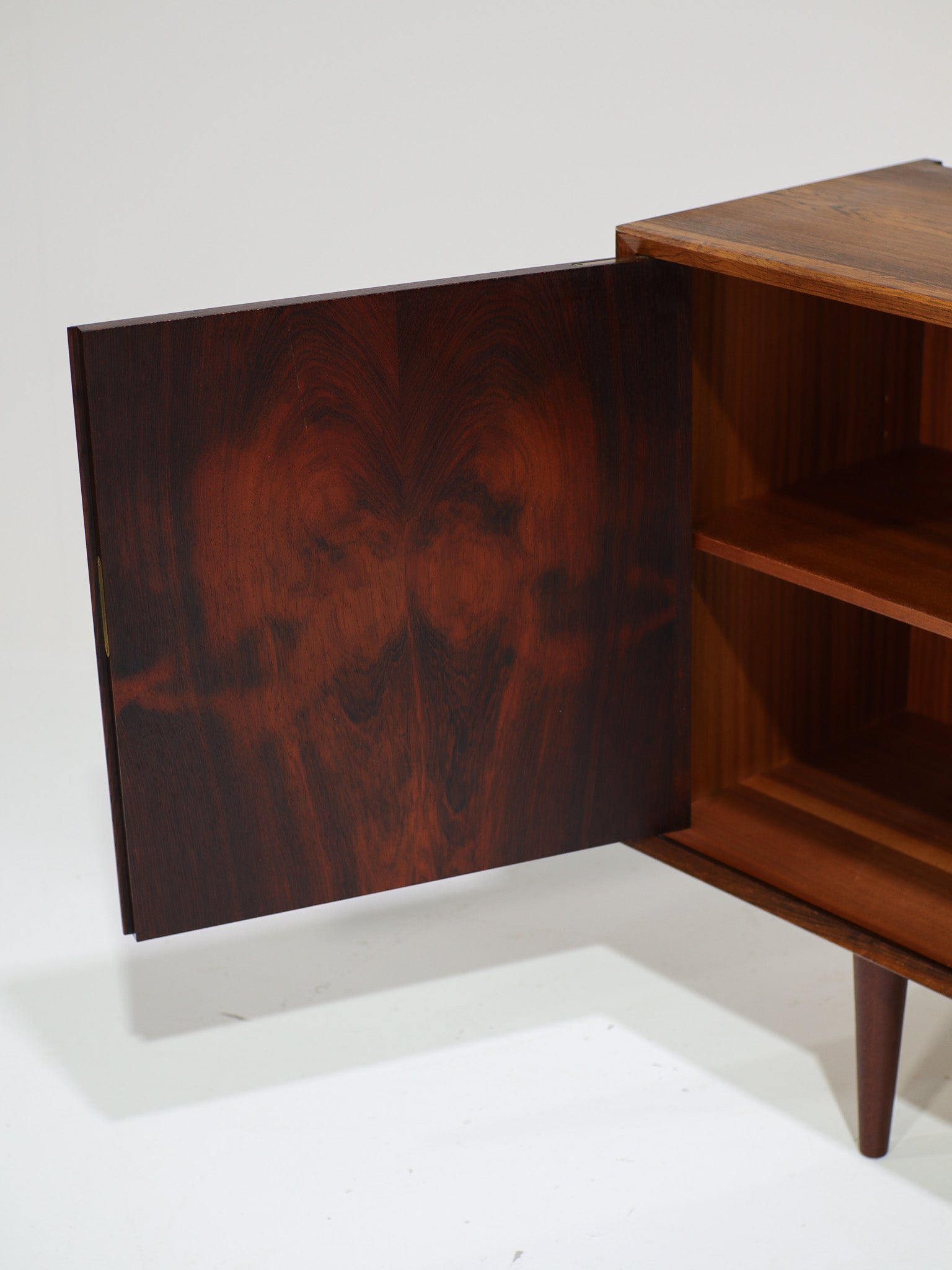 Erling_Torvits_sideboard_in_rosewood_Danish_1960s_TV_cabinet