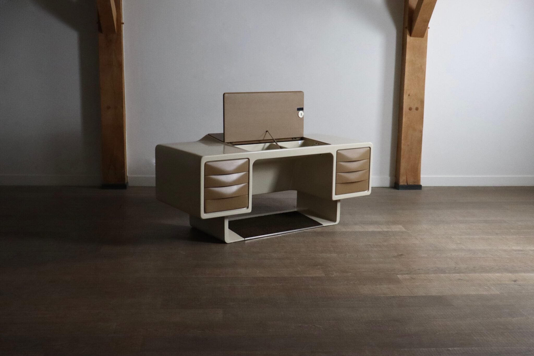 Ernest_Igl_for_Wilhelm_werndl_Directors_desk,_Germany_1970s