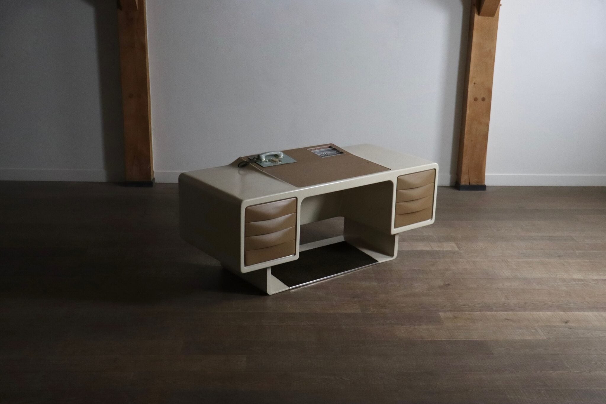 Ernest_Igl_for_Wilhelm_werndl_Directors_desk,_Germany_1970s