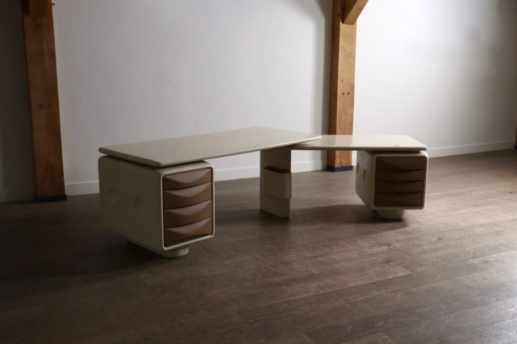 Ernest_Igl_“Jet”_Corner_Desk_for_Wilhelm_Werndl,_1970s,_Austria