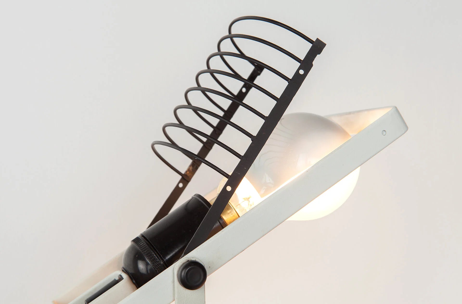 Ernesto_Gismondi_Sintesi_Tavolo_Morsetto_Clamp_Lamp_for_Artemide,_1976,_Italy